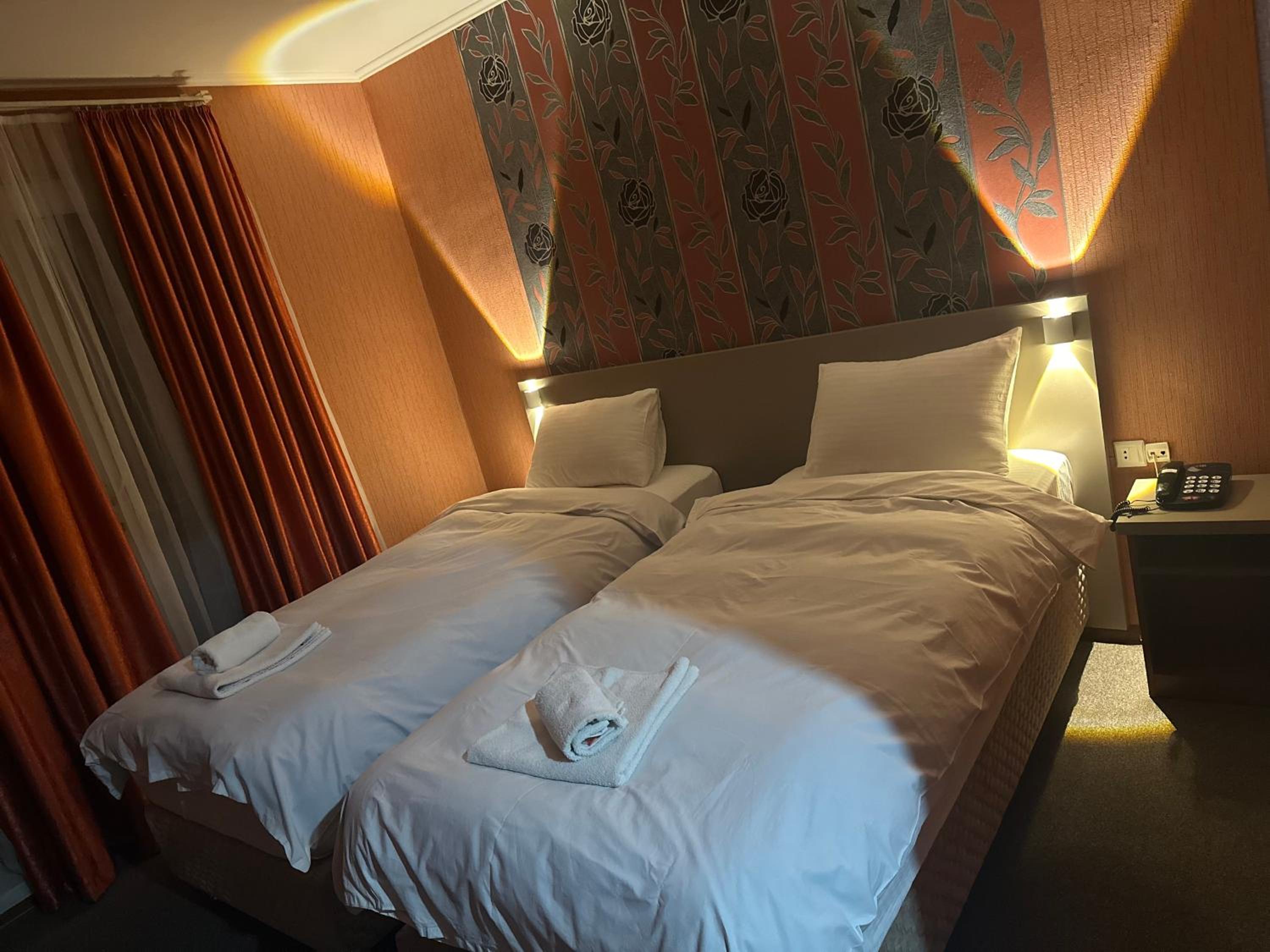Standard Double or Twin Room photo 1
