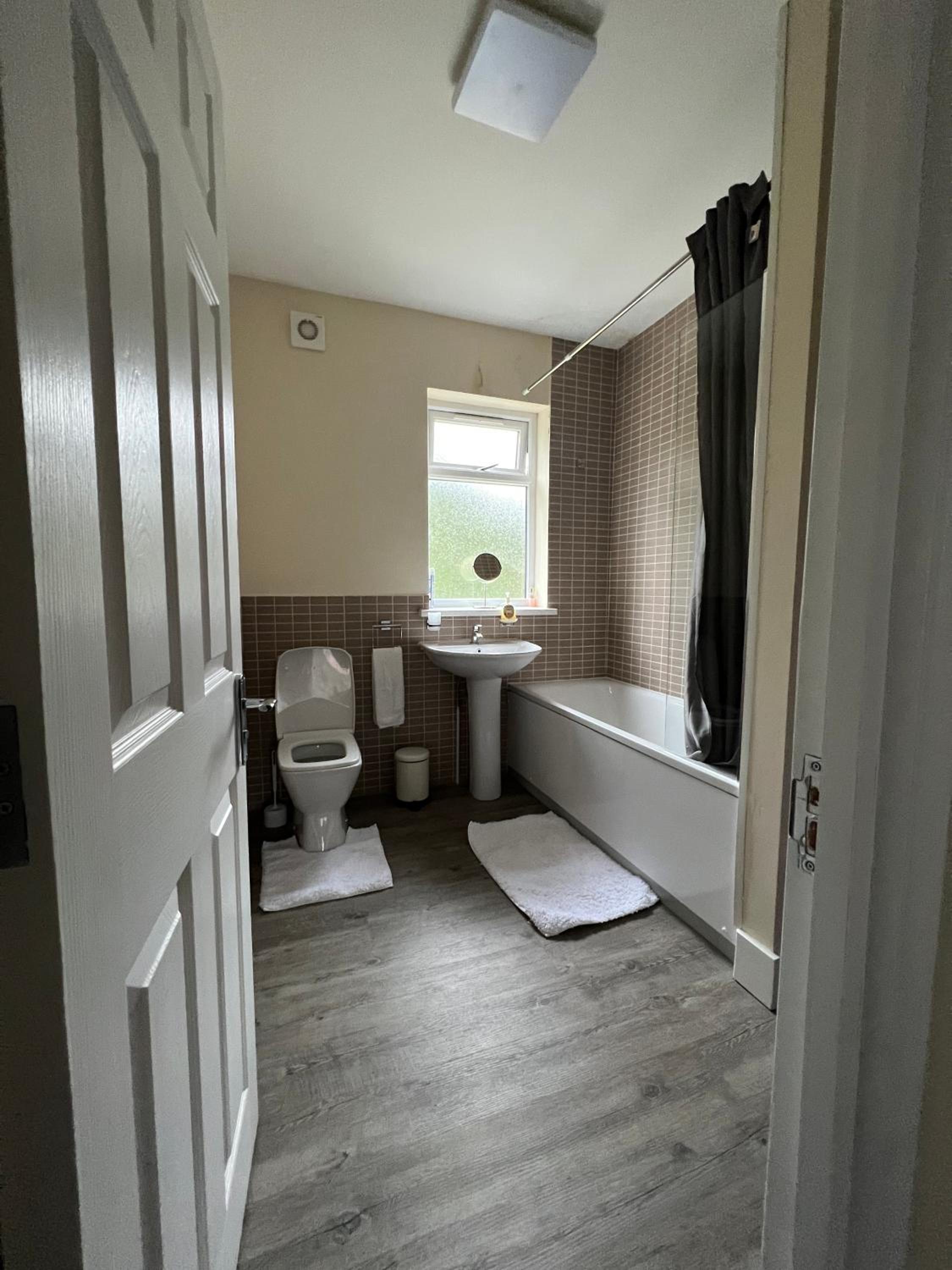 Four-Bedroom House photo 2