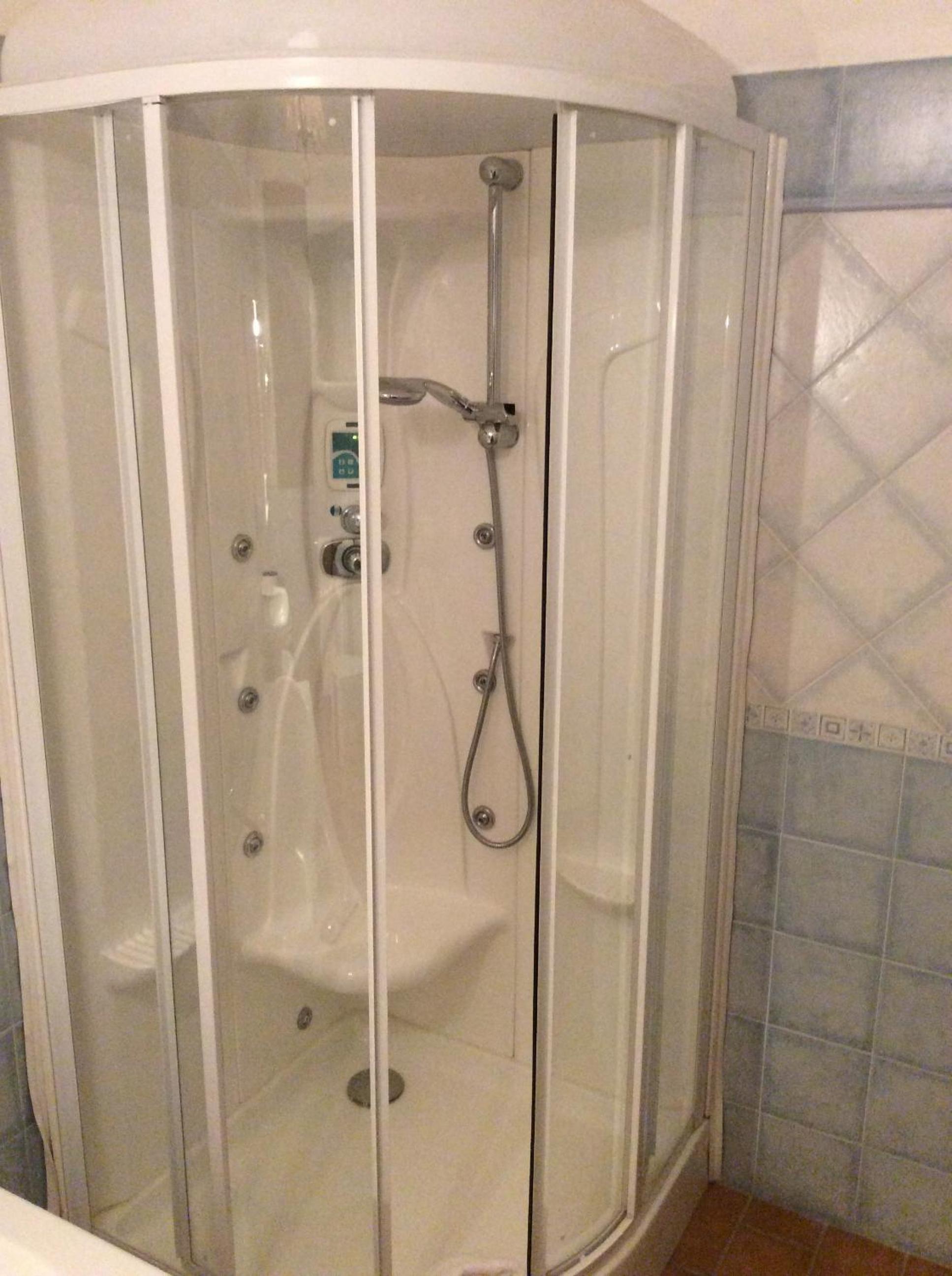 One-Bedroom Suite - Photo 17
