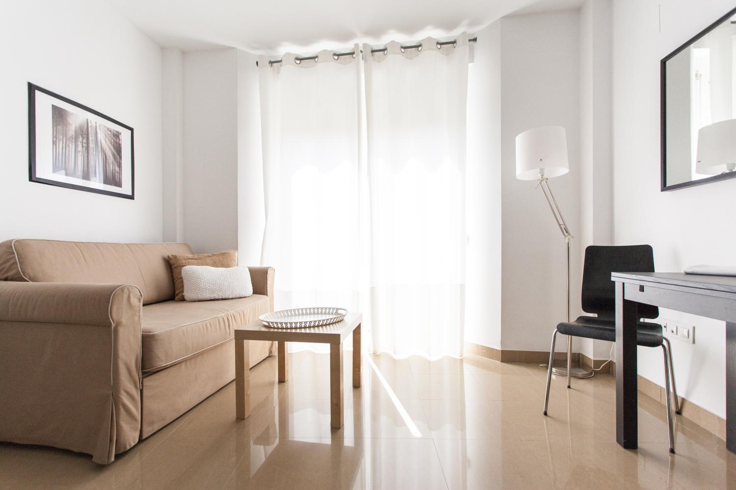 Estudio con Balcón (3 adultos) - Calle Adolfo Rodríguez Jurado 8 - 5to piso