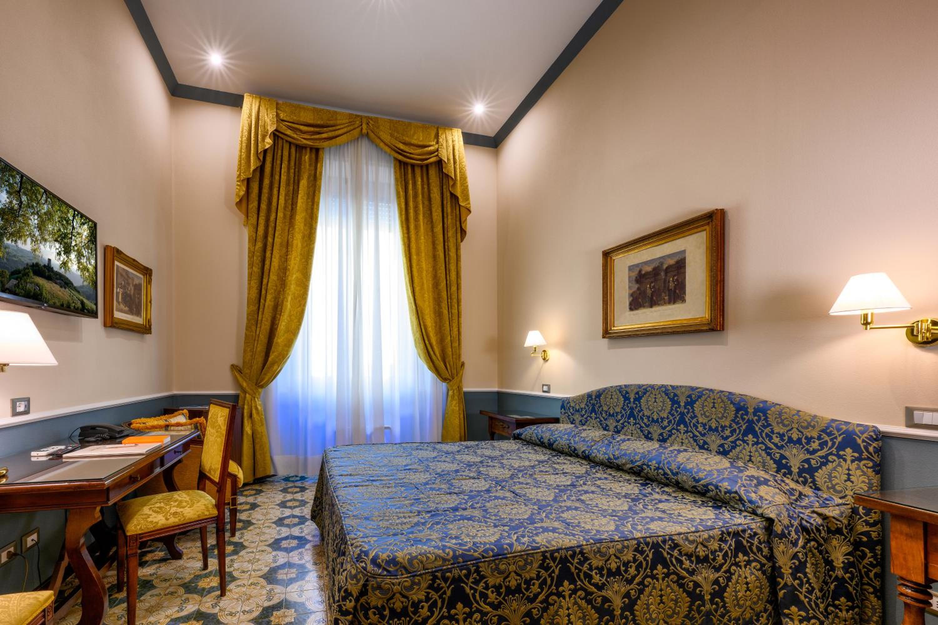 Double Room - Photo 7