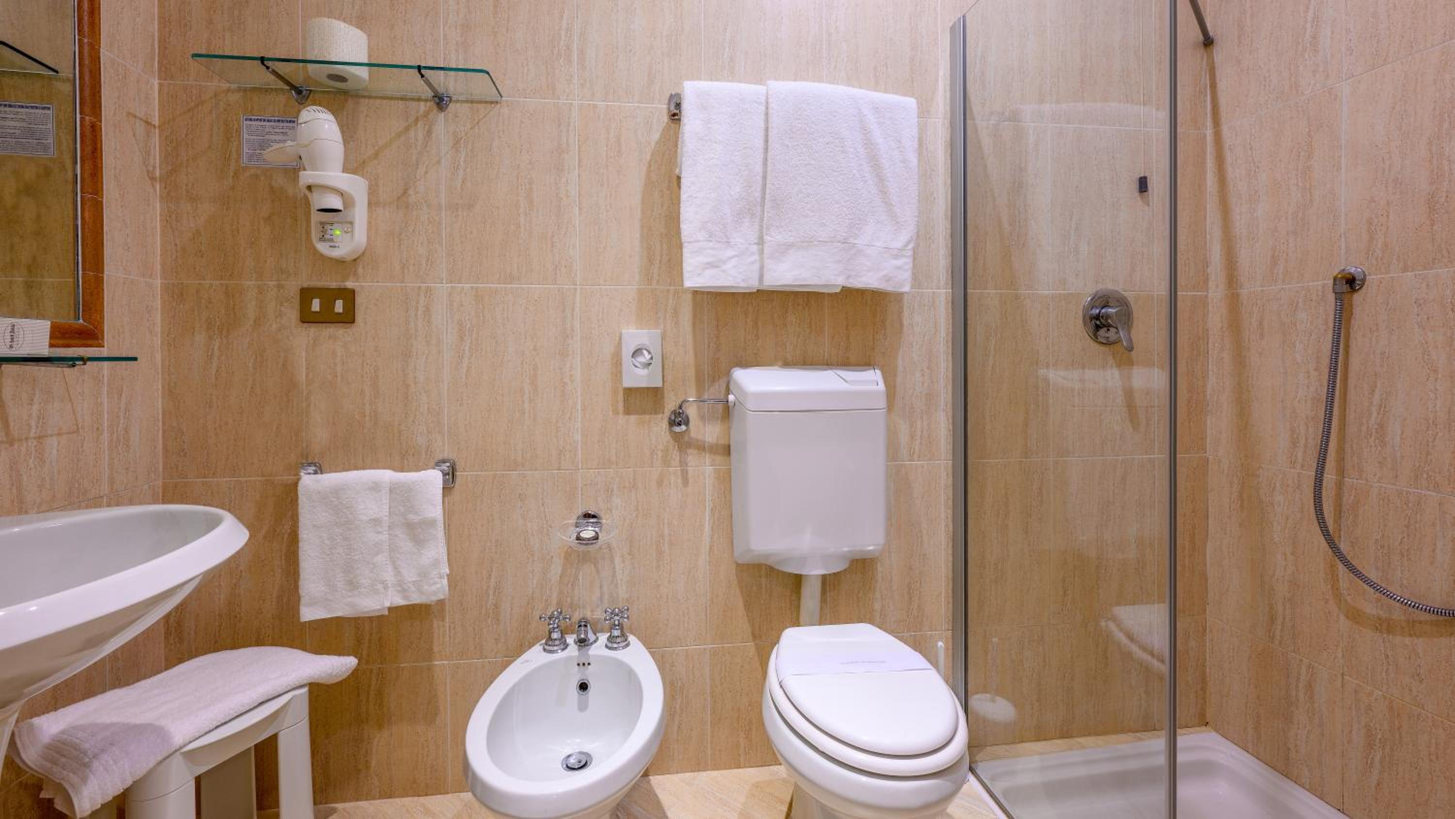 Double Room - Photo 11