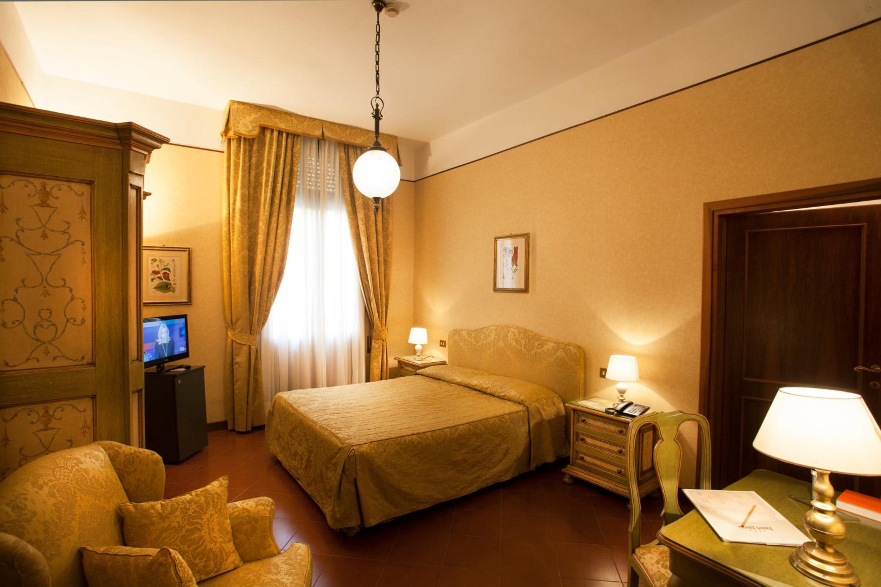 Double Room - Photo 12