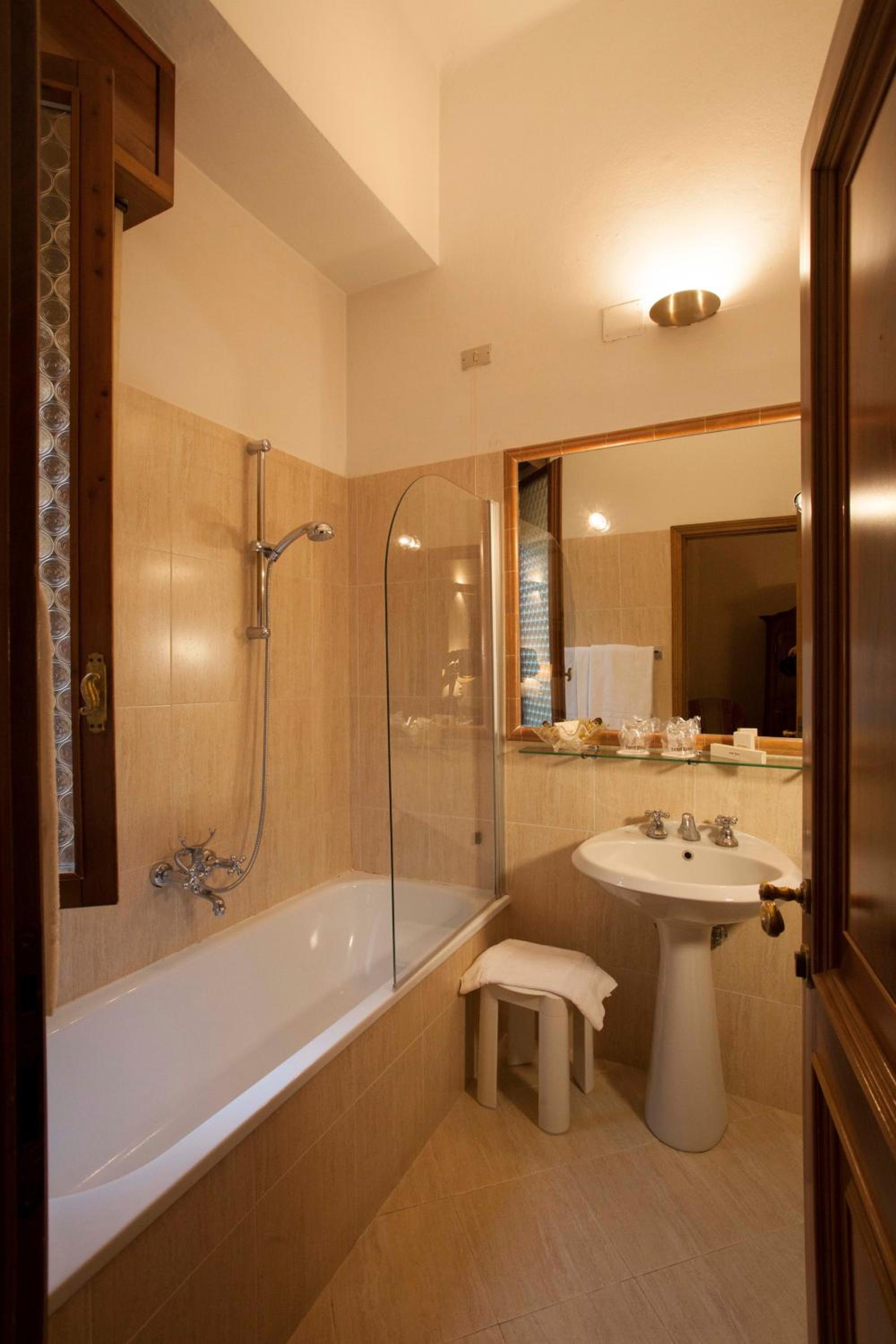 Double Room - Photo 6