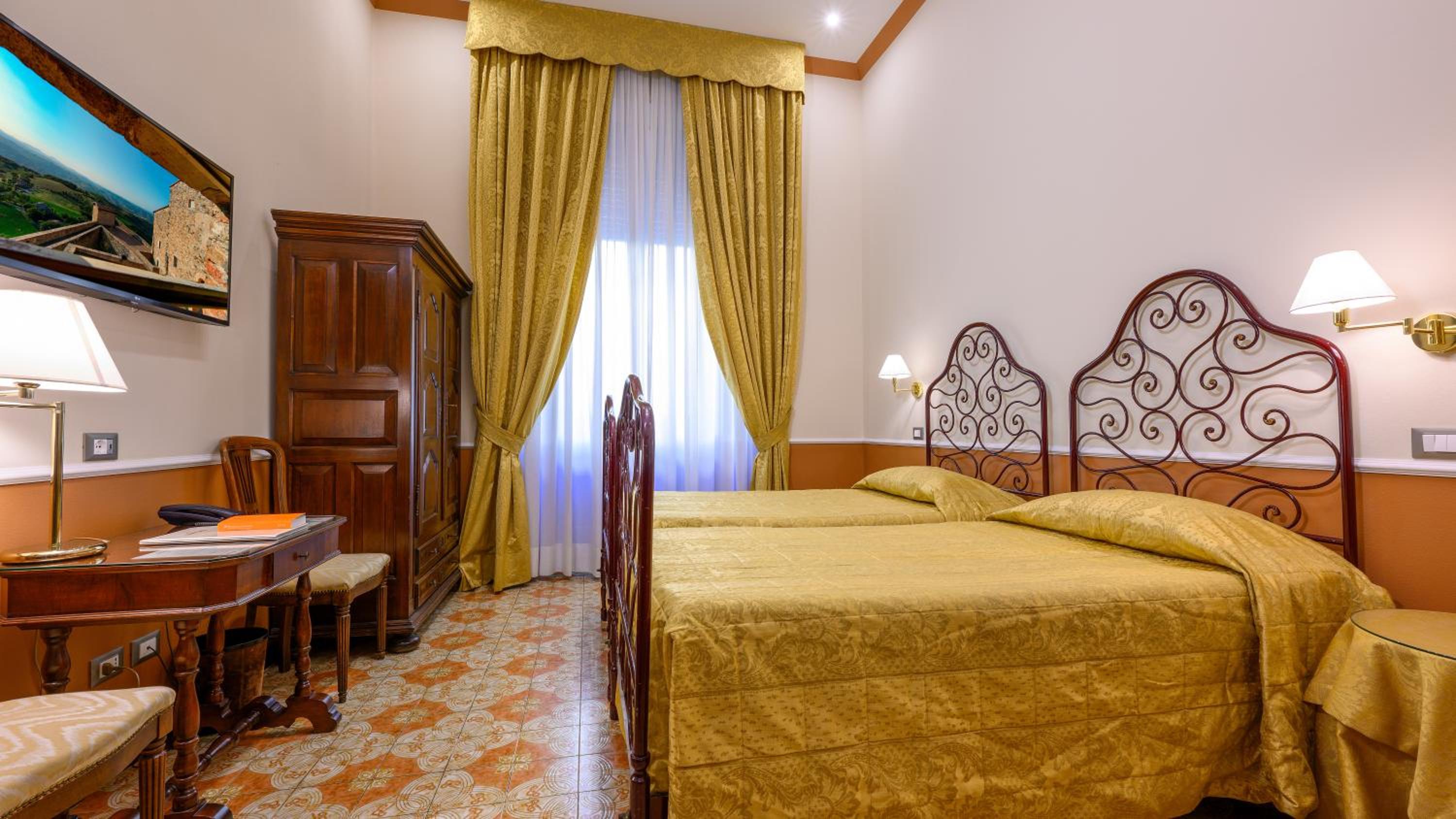 Twin Room - Photo 1