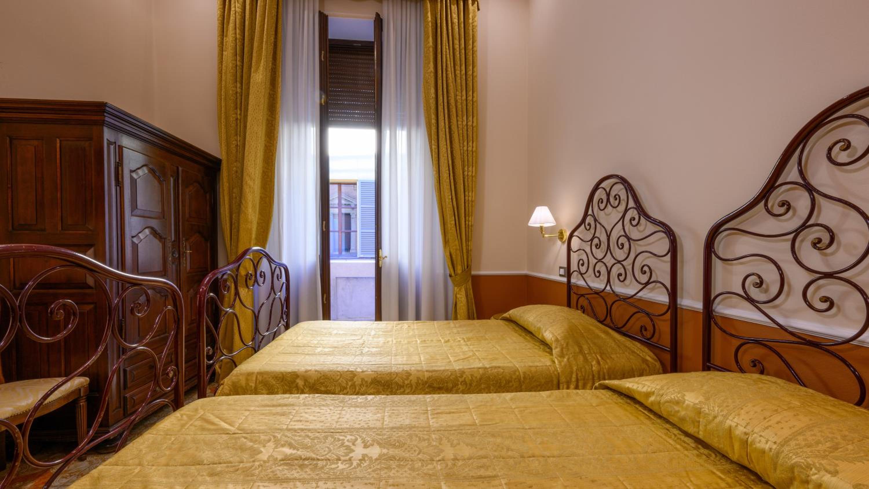 Twin Room - Photo 4