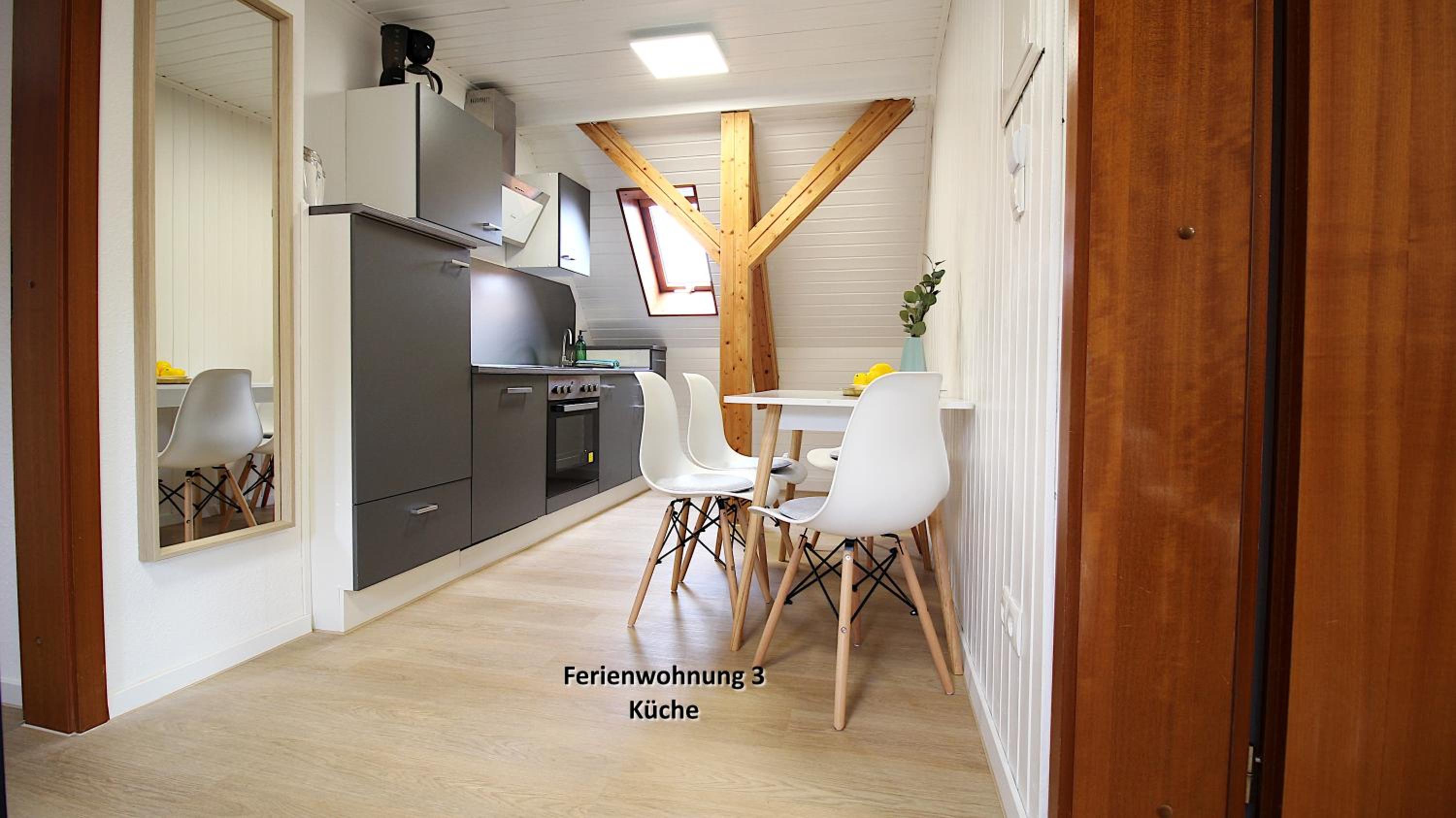 Ferienwohnung Nr. 3 mit 2 Schlafzimmer, Wohnzimmer, gemeinsame Terrasse und Stellplatz im Carport photo 2