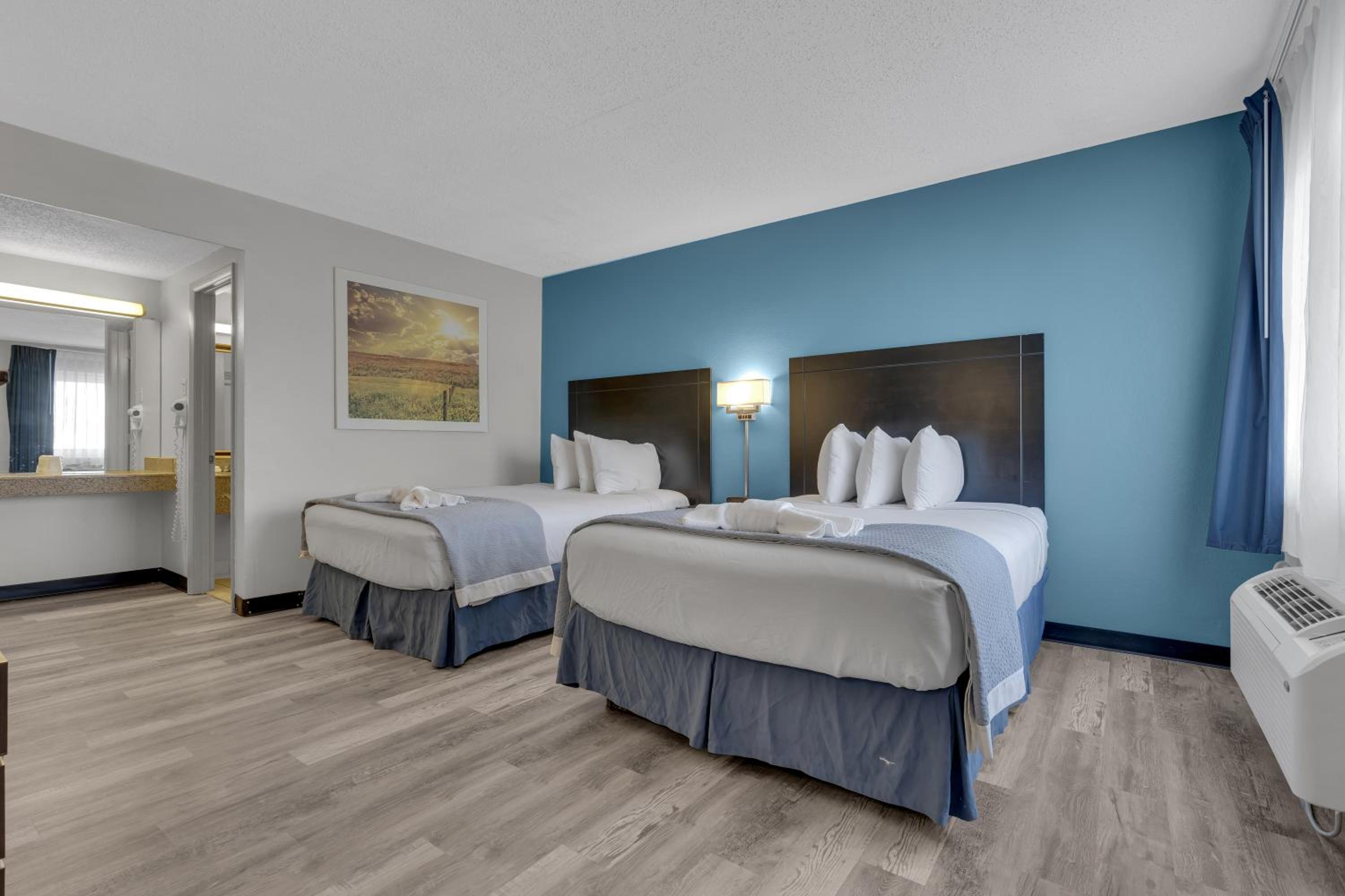 Double Room with Two Double Beds - Smoking - Photo 3