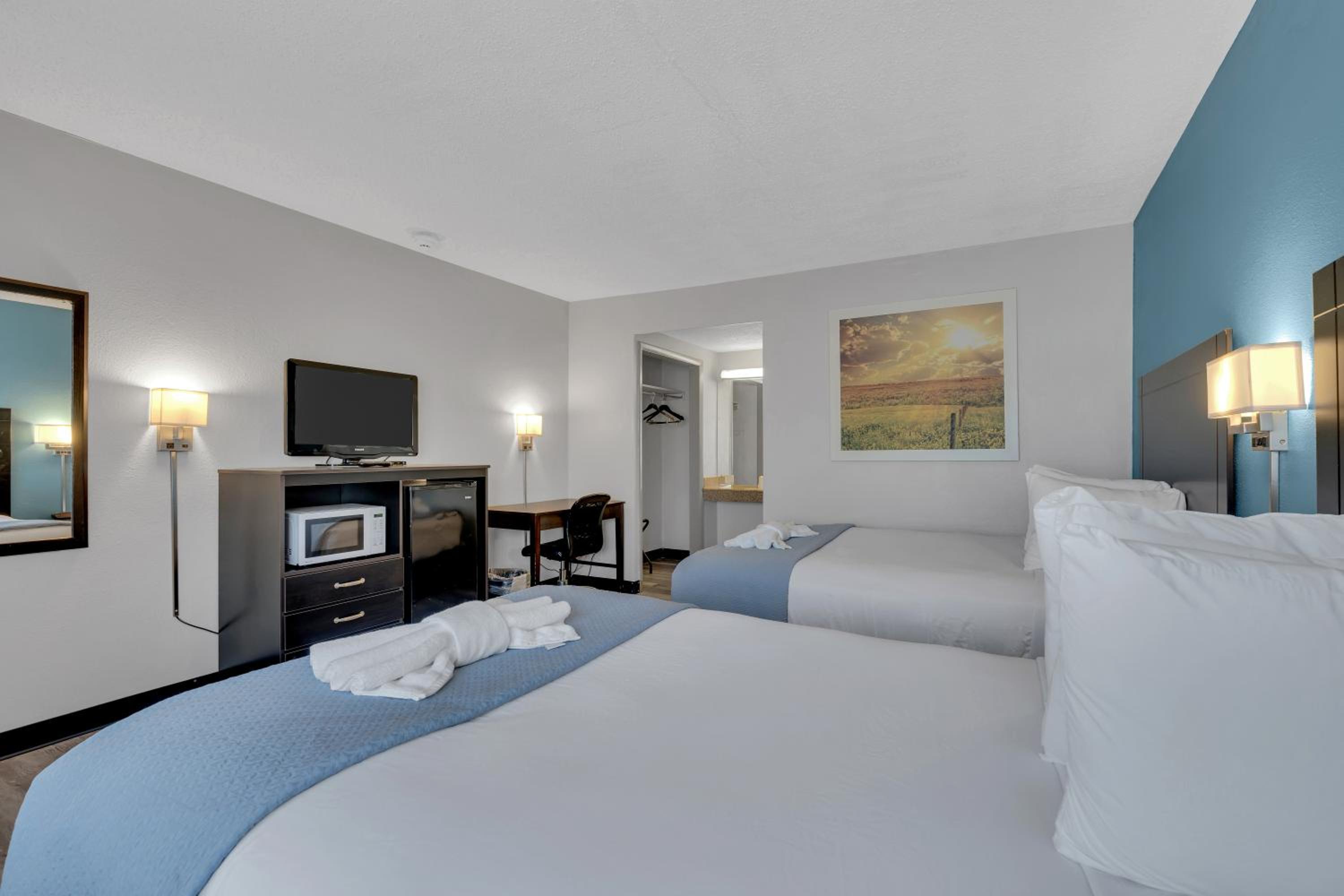 Double Room with Two Double Beds - Smoking - Photo 2