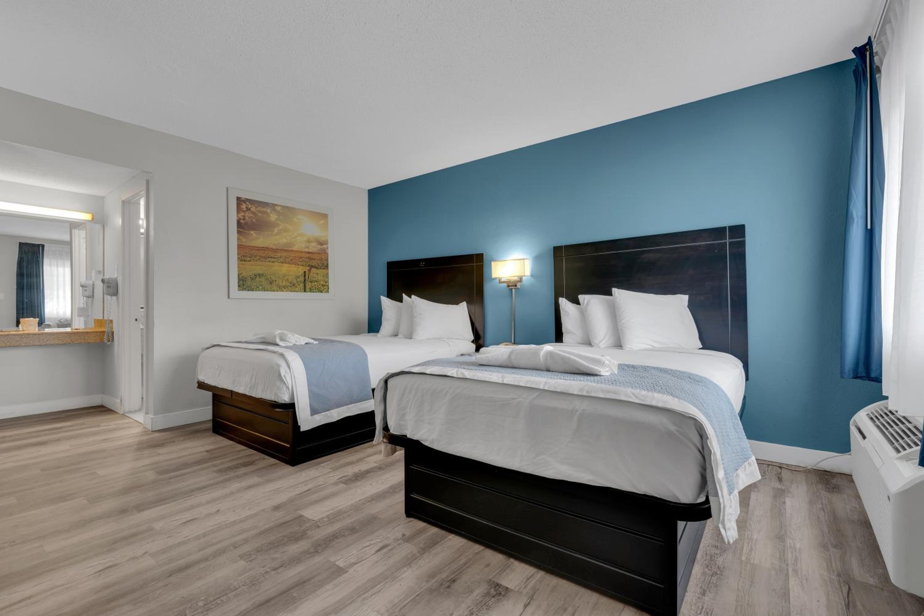 Double Room with Two Double Beds - Smoking - Photo 4
