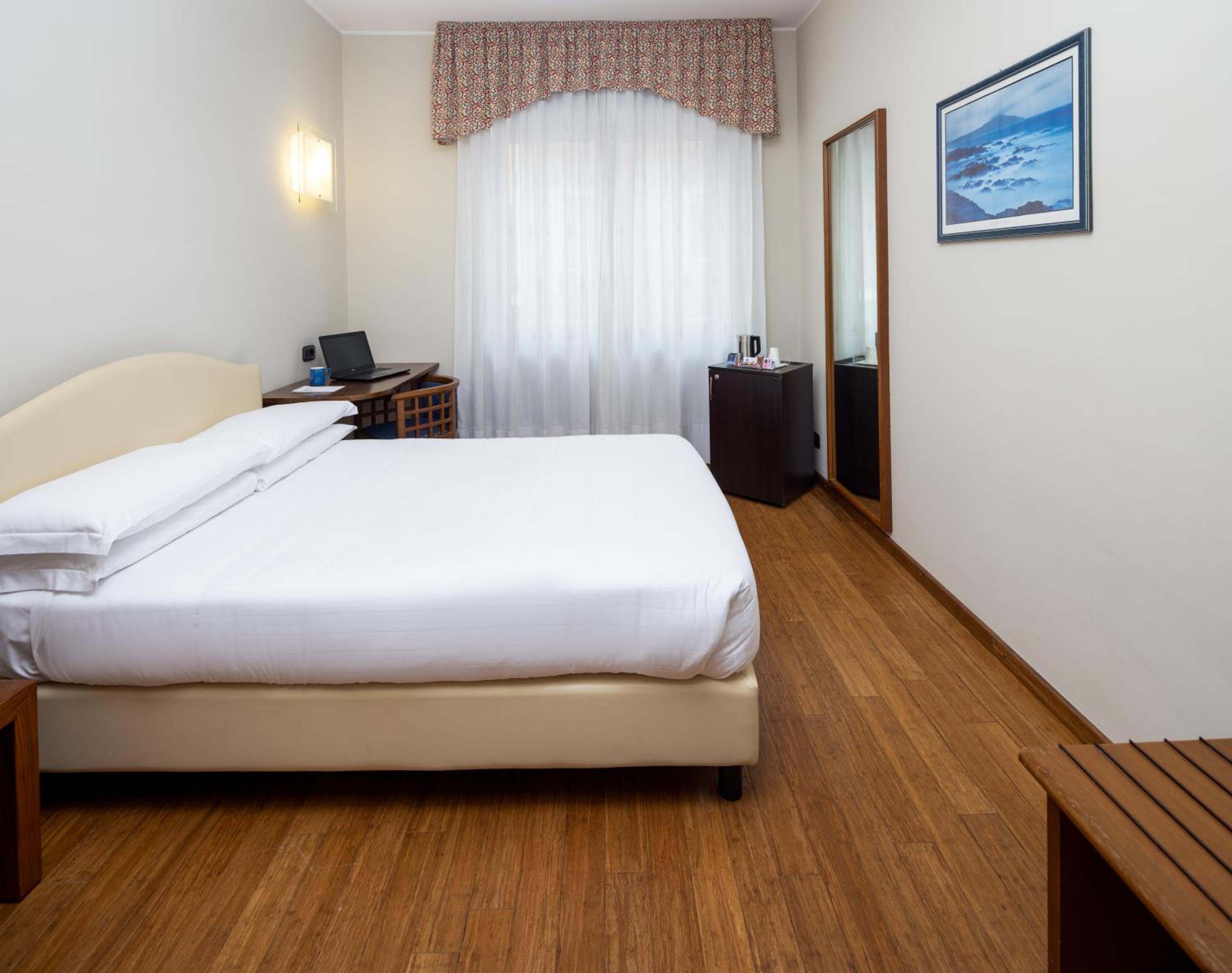 Standard Double Room - Photo 4