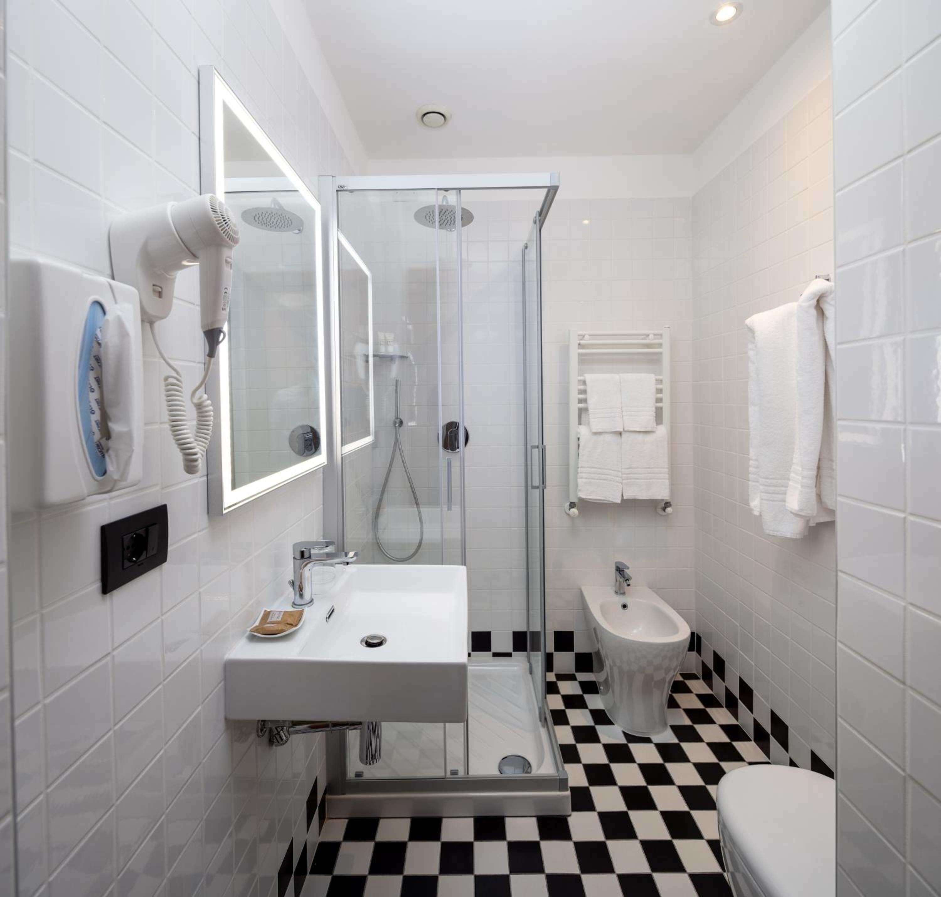 Standard Double Room - Photo 6