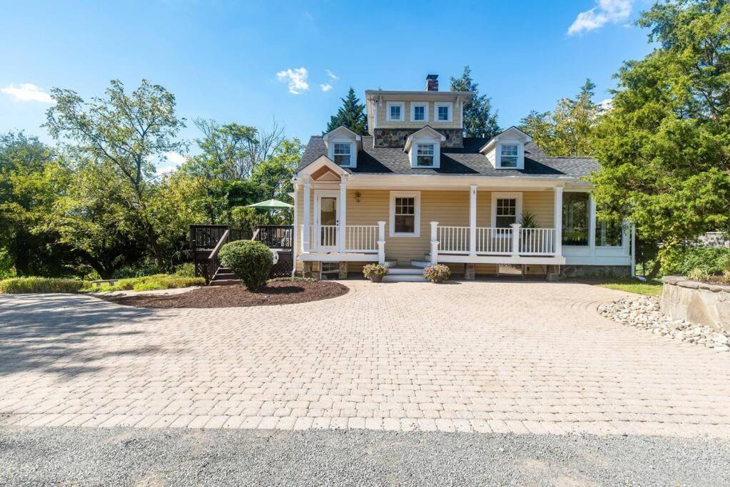 Five-Bedroom House photo 2