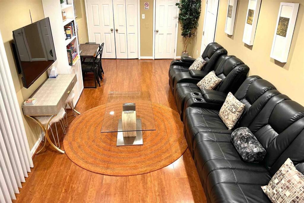 Five-Bedroom House photo 1