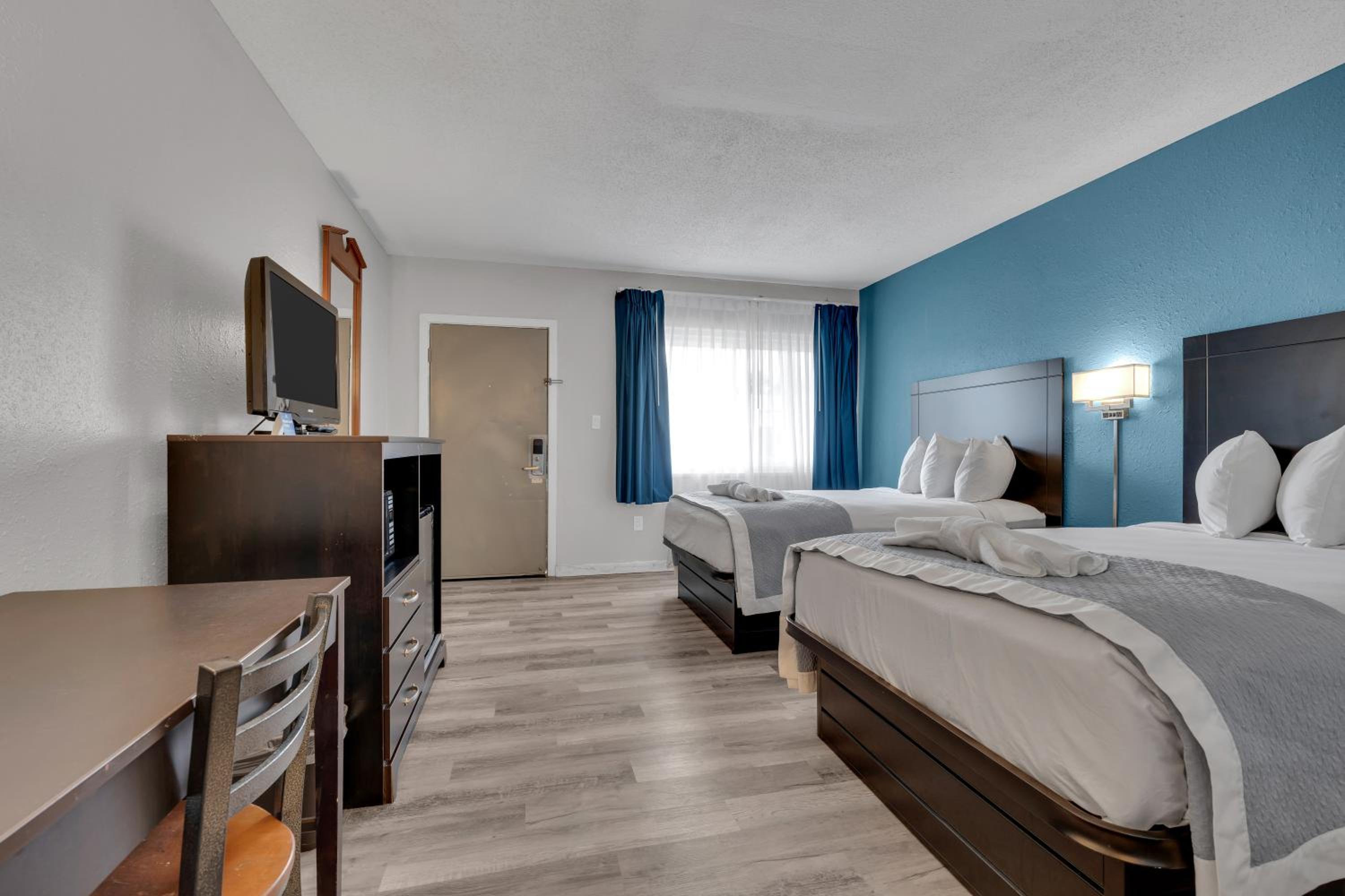 Double Room with Two Double Beds - Smoking - Photo 7