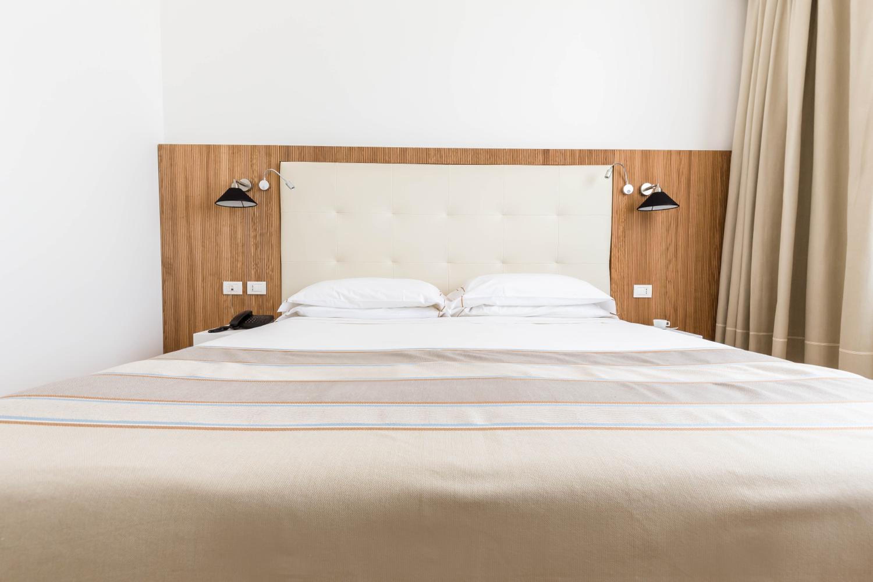 Superior Double or Twin Room with Sea View - Photo 6