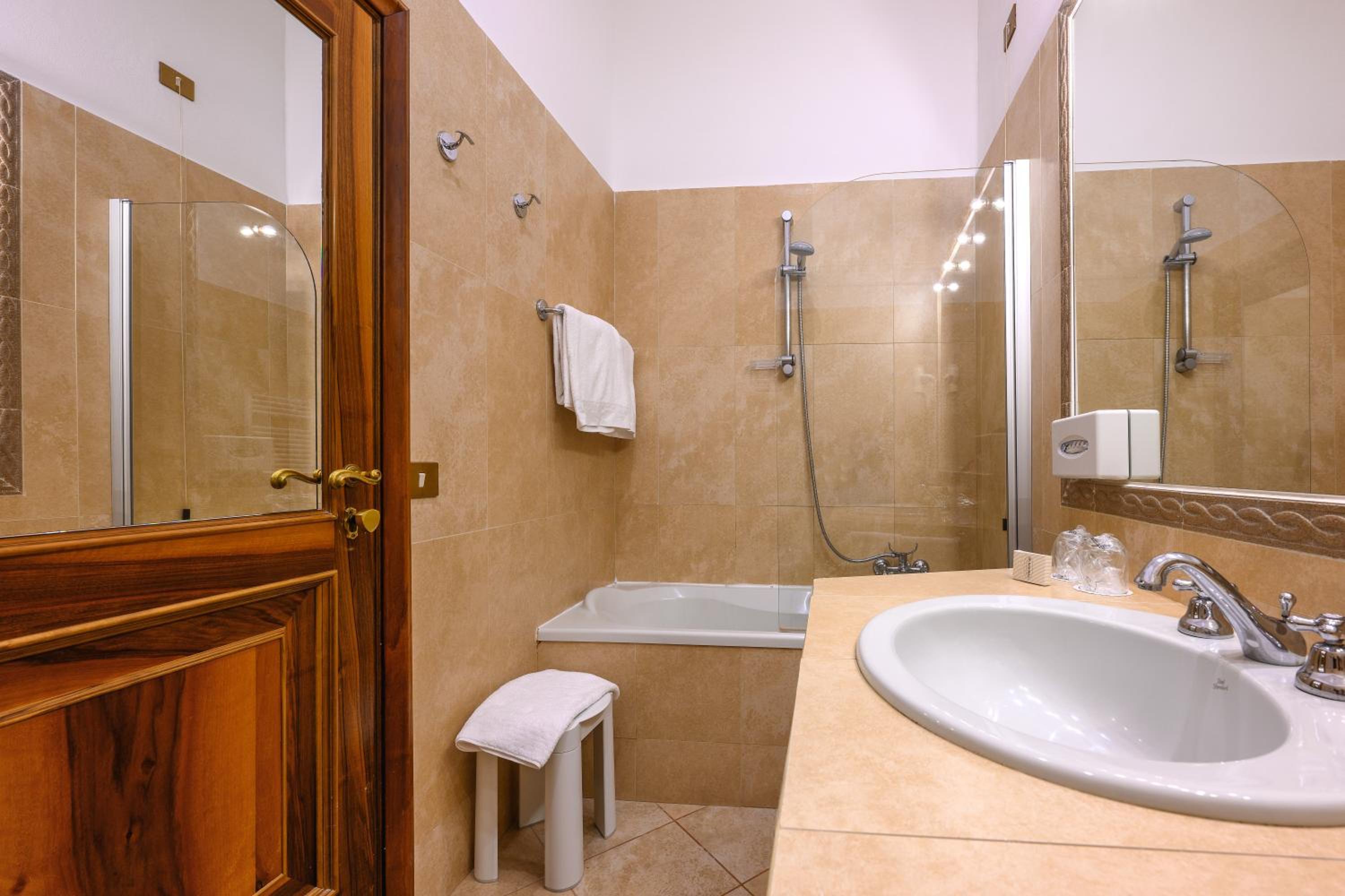 Economy Double or Twin Room - Photo 2