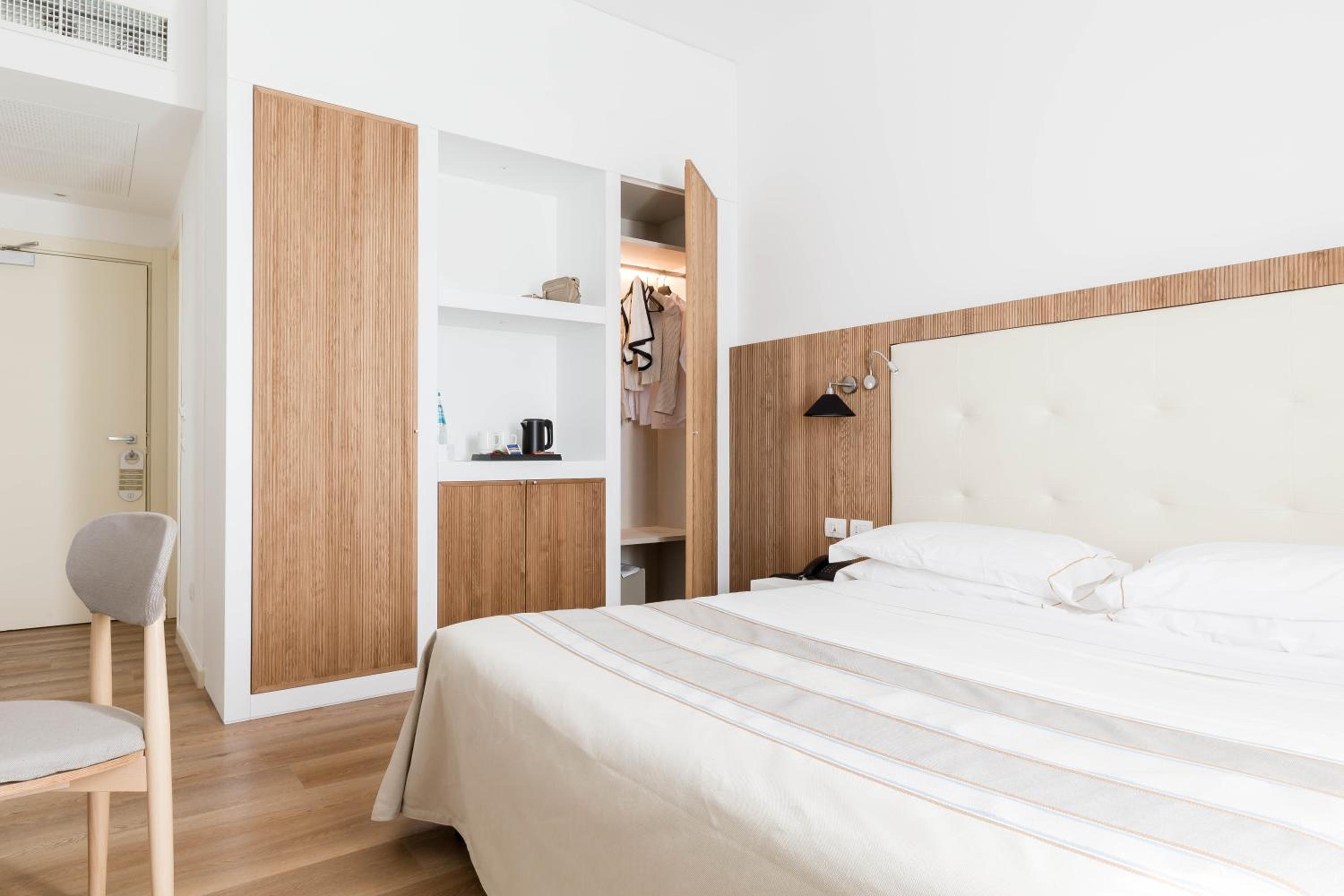 Superior Double or Twin Room with Sea View - Photo 2