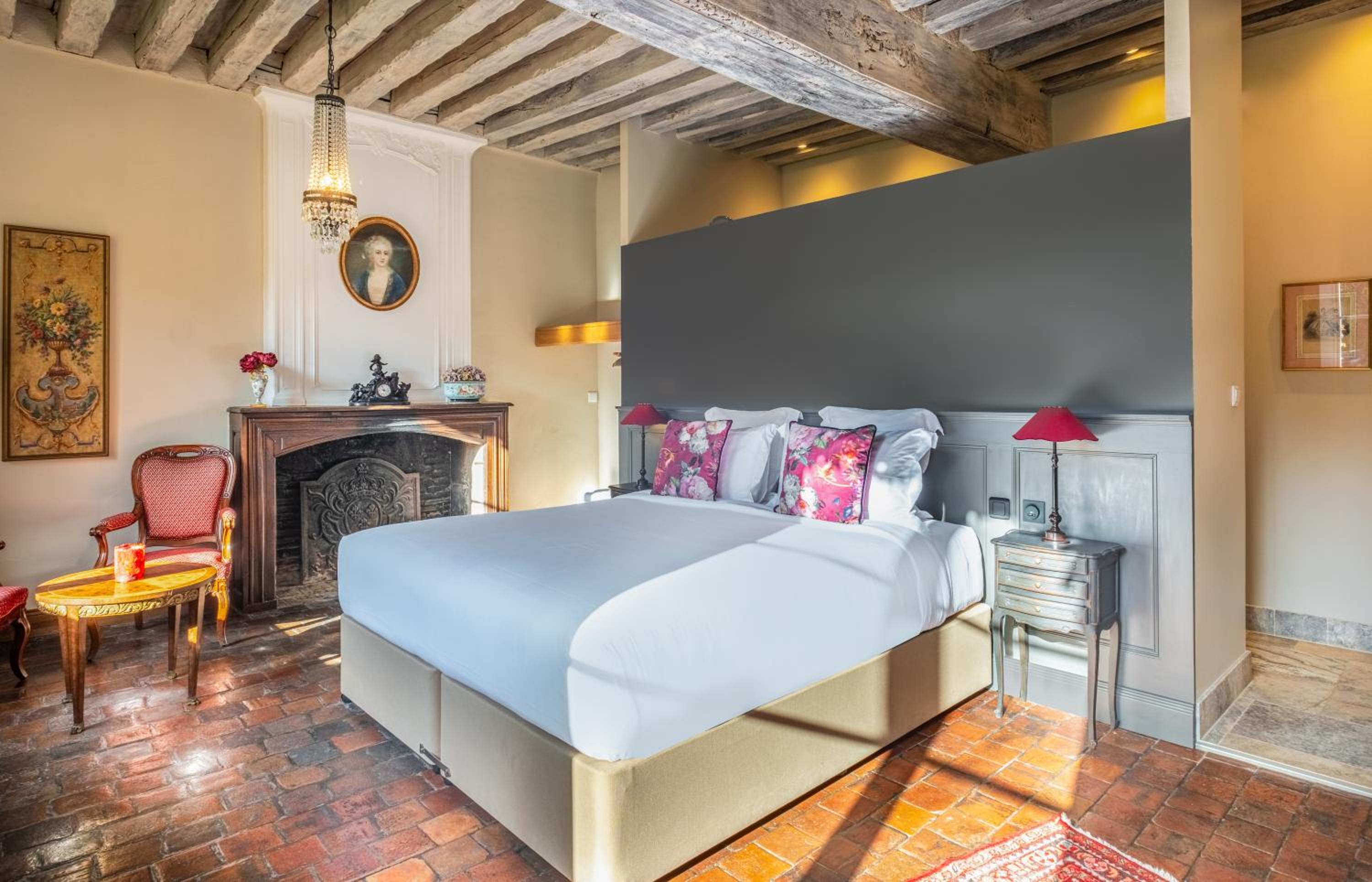 Deluxe King Room - Photo 1