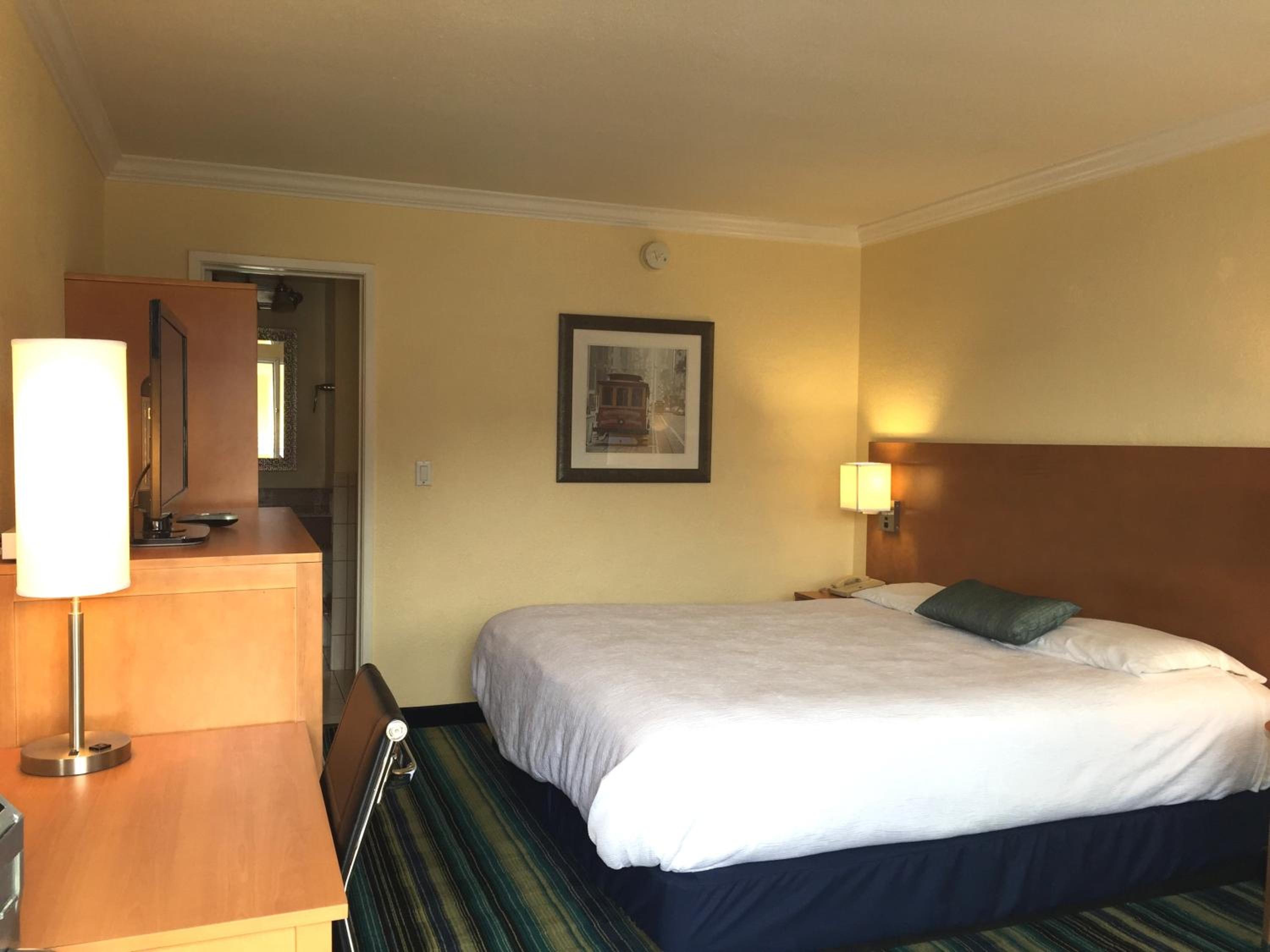 King Room - Non-Smoking - Photo 1