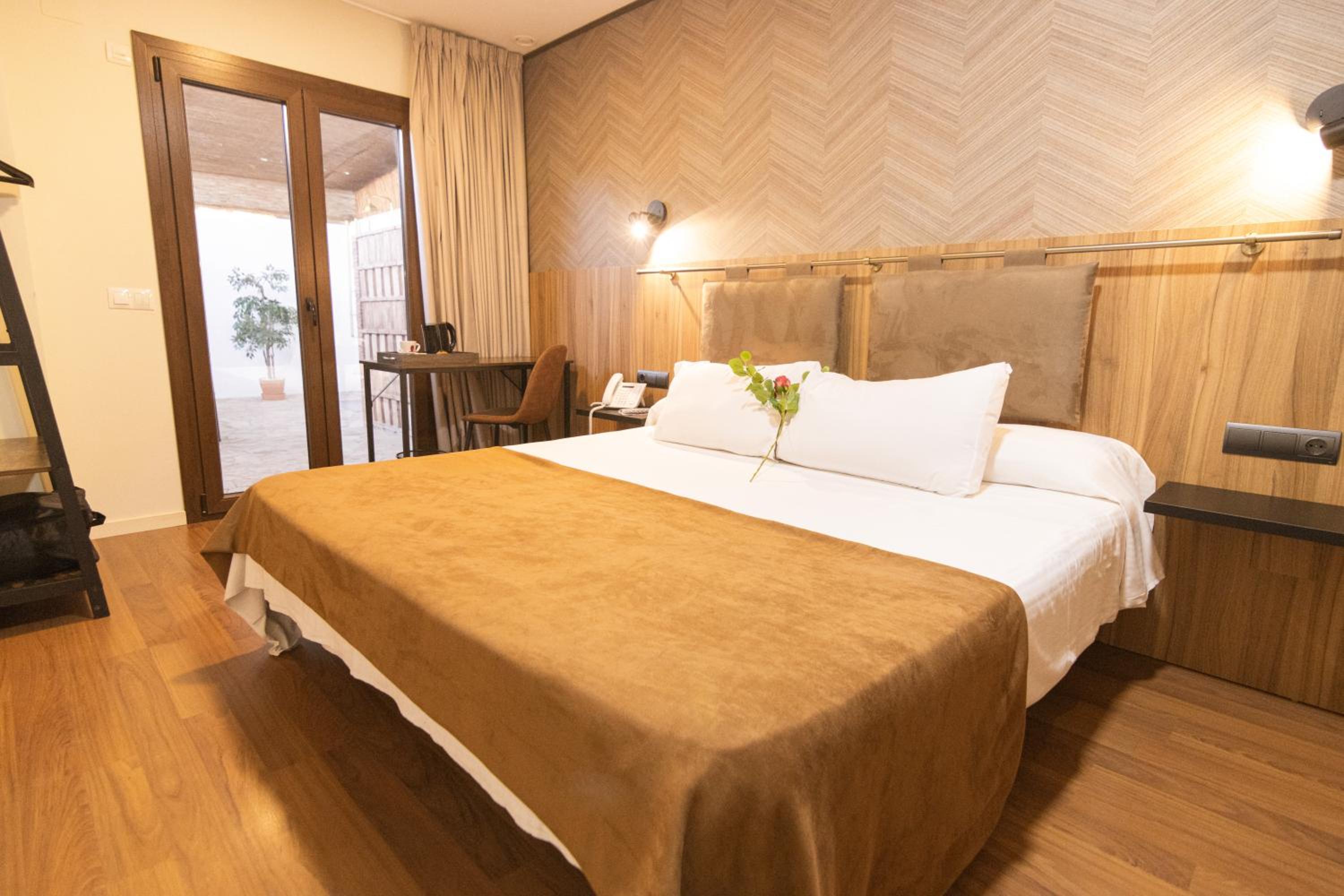 Deluxe Suite - Photo 2