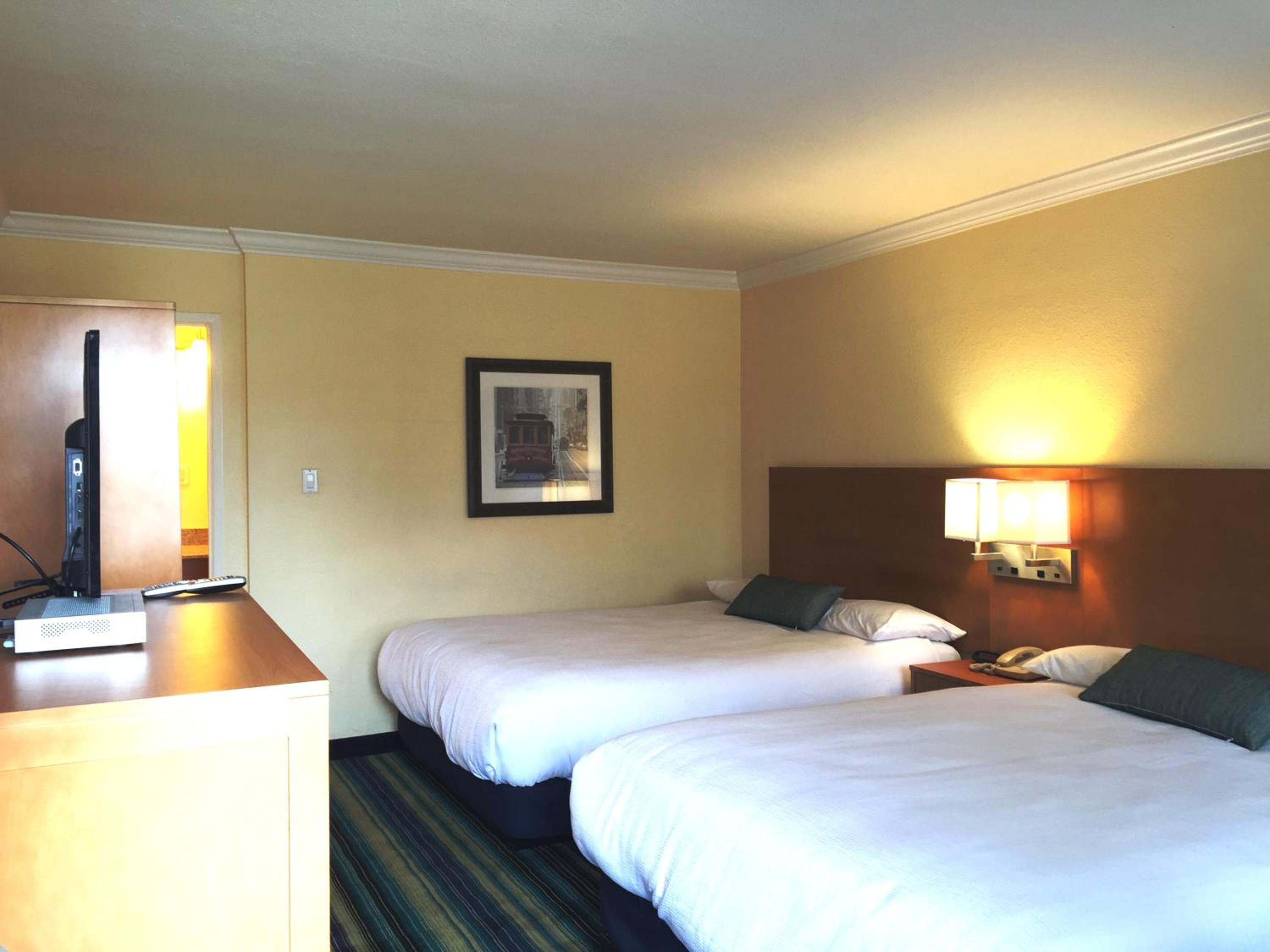 Non-Smoking Double Queen Room - Photo 1