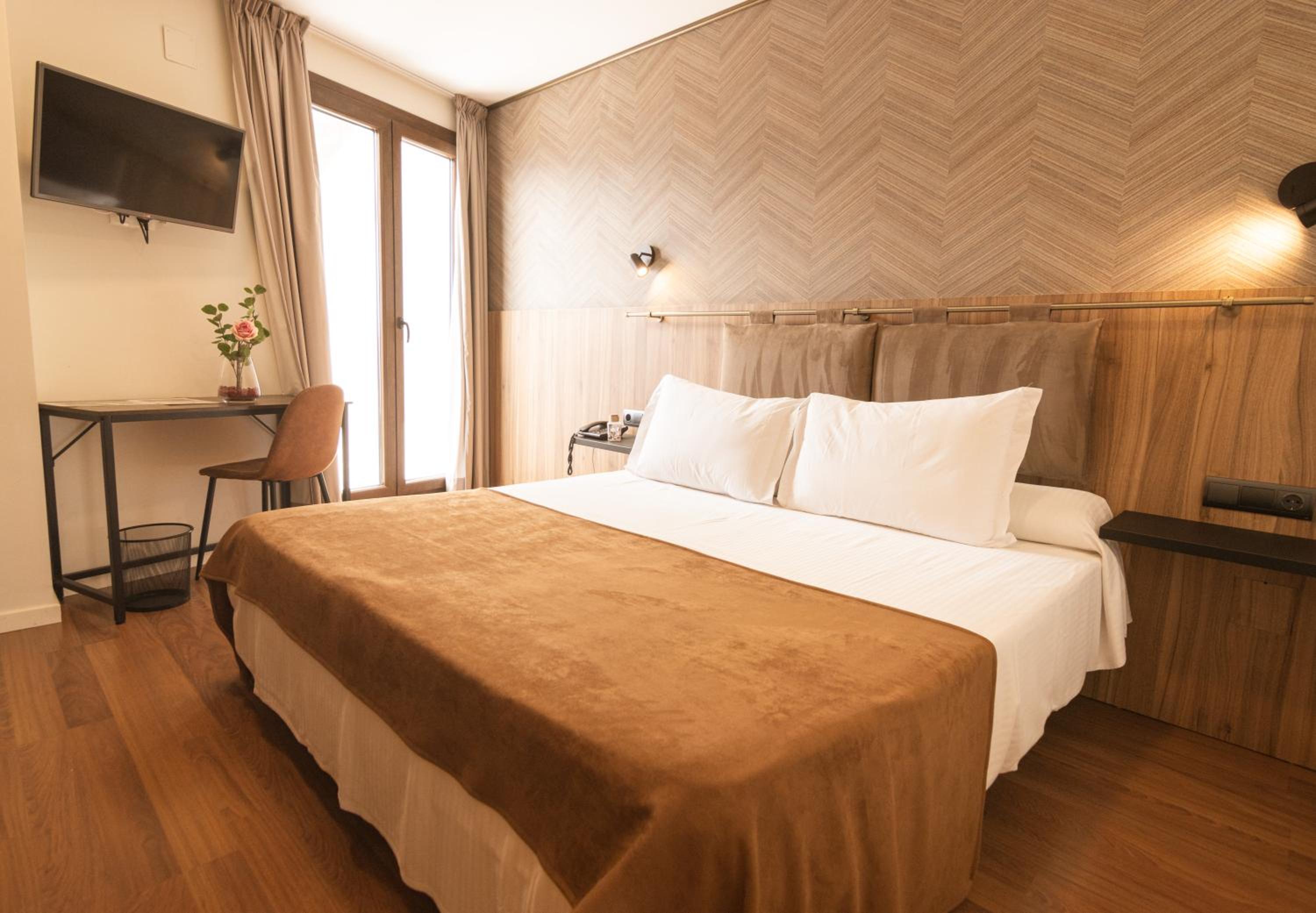 Suite with Terrace - Photo 2