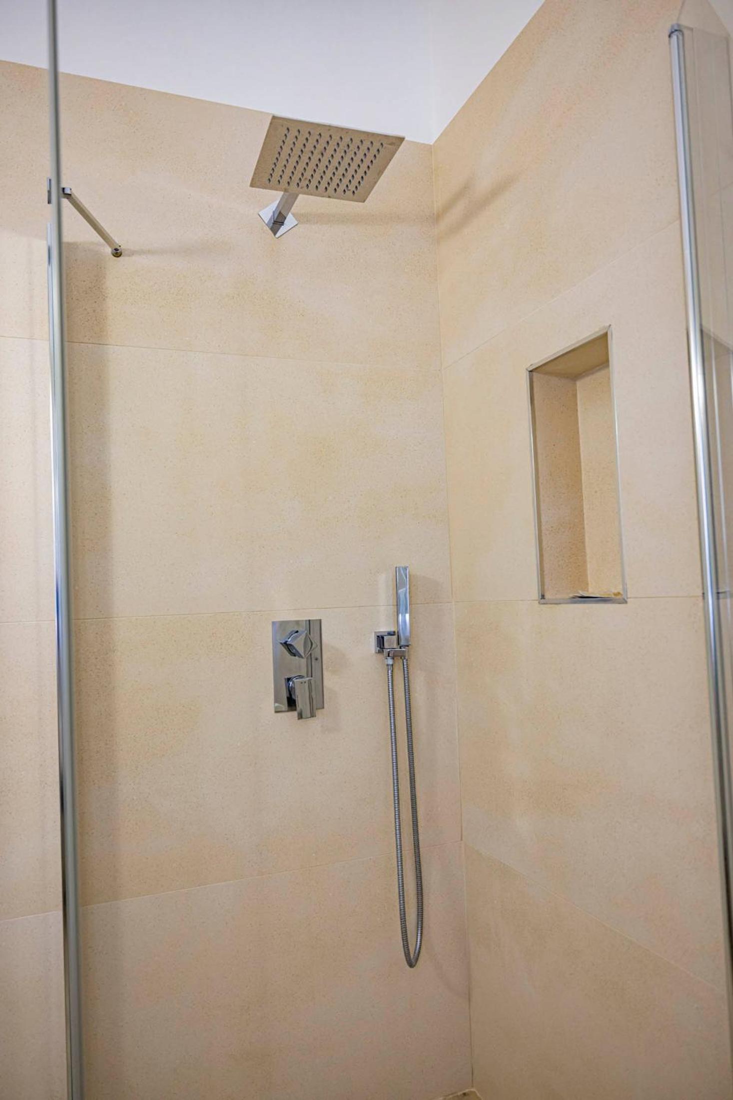 Deluxe Quadruple Room - Photo 8