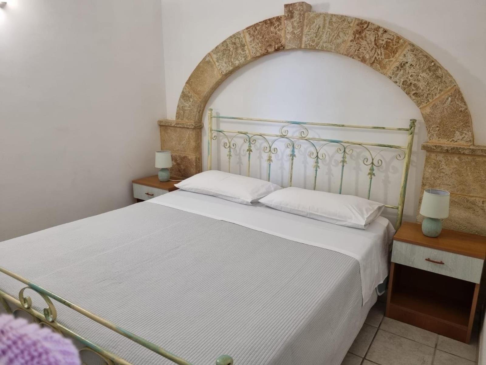 One-Bedroom Apartment - Photo 1