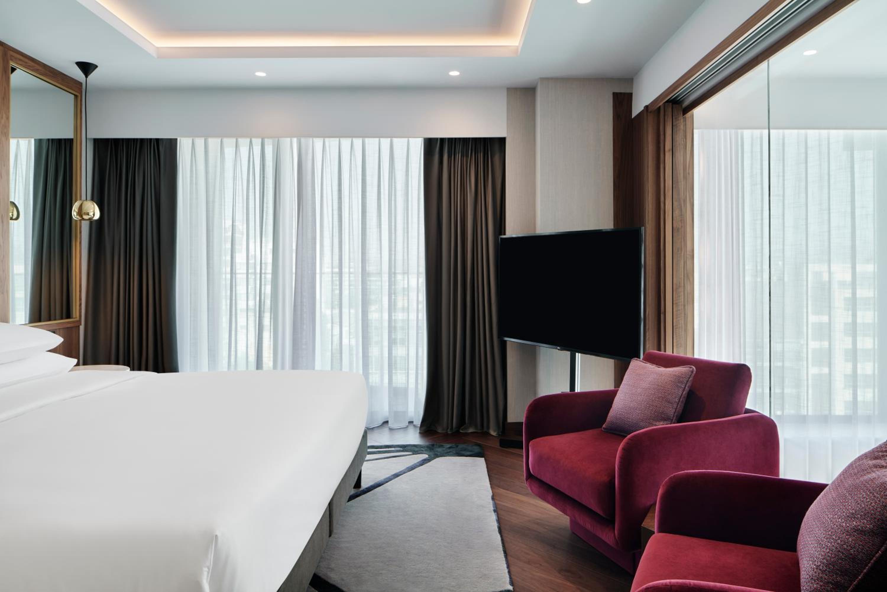 Bi-Level King Suite thumbnail 5
