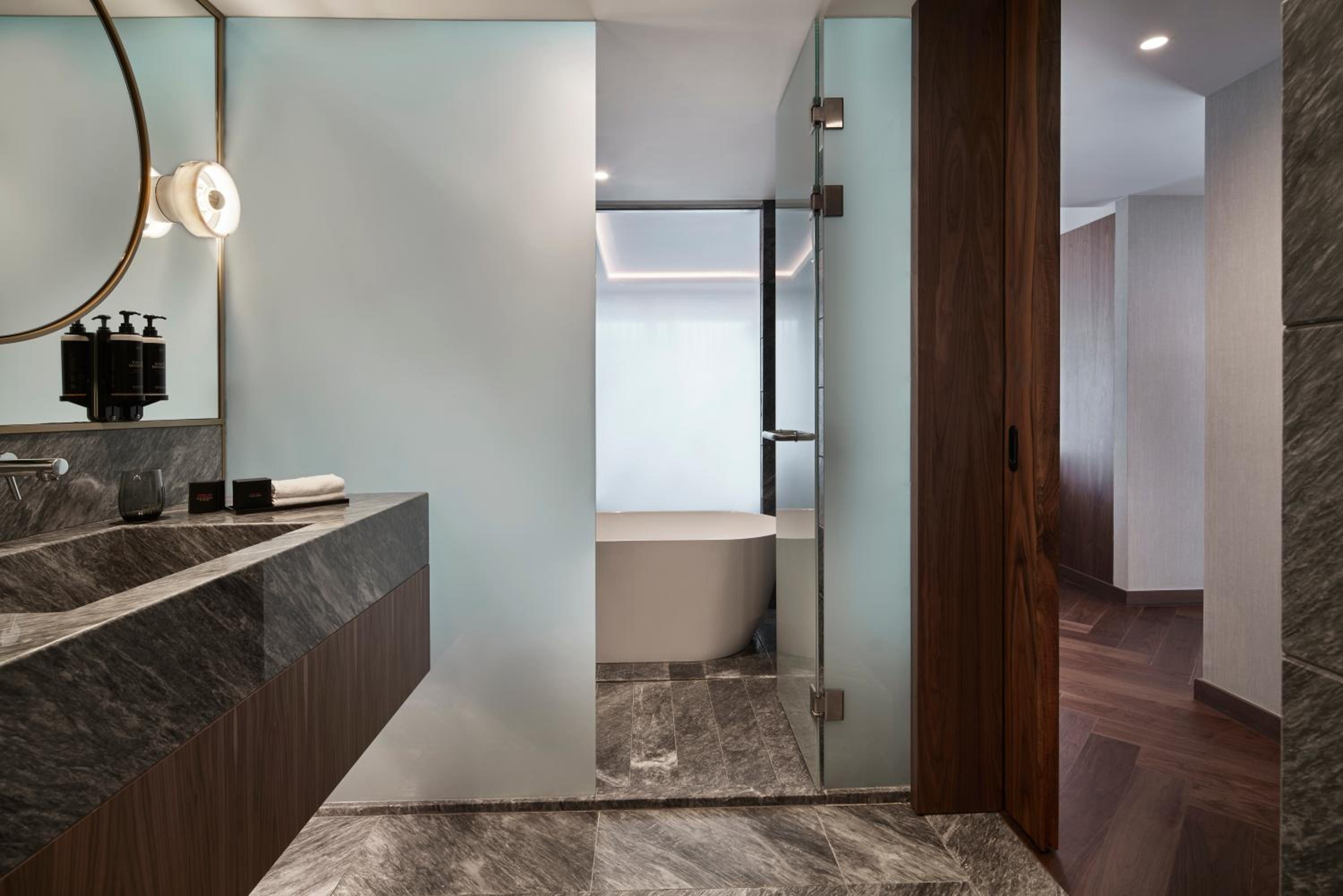 Bi-Level King Suite thumbnail 6