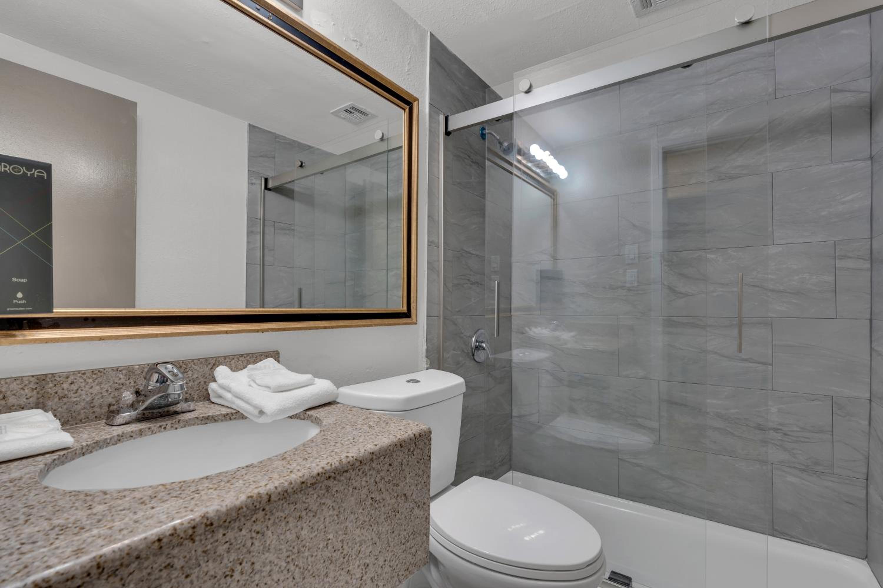King Room - Non-Smoking - Photo 6