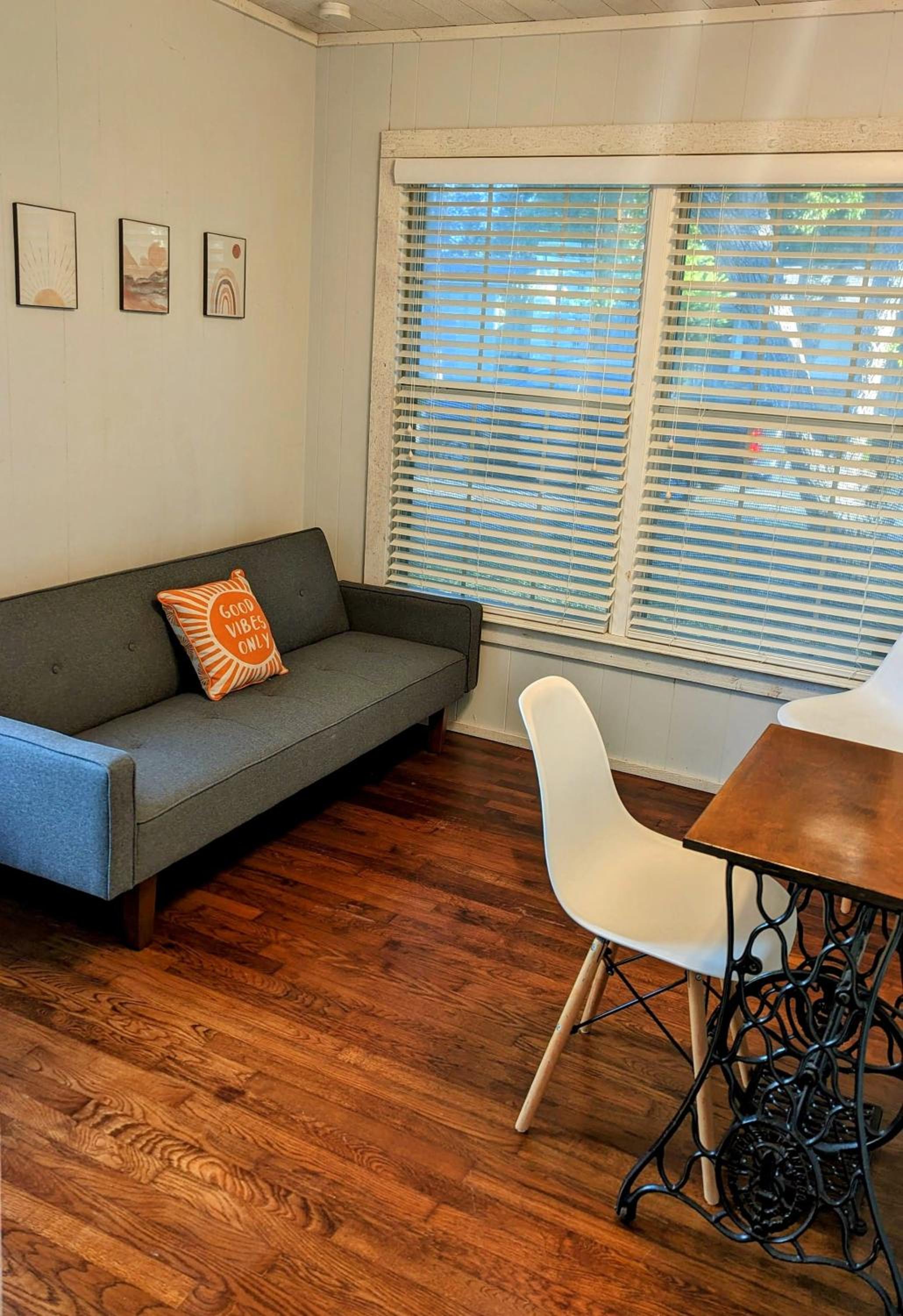 One-Bedroom House photo 2