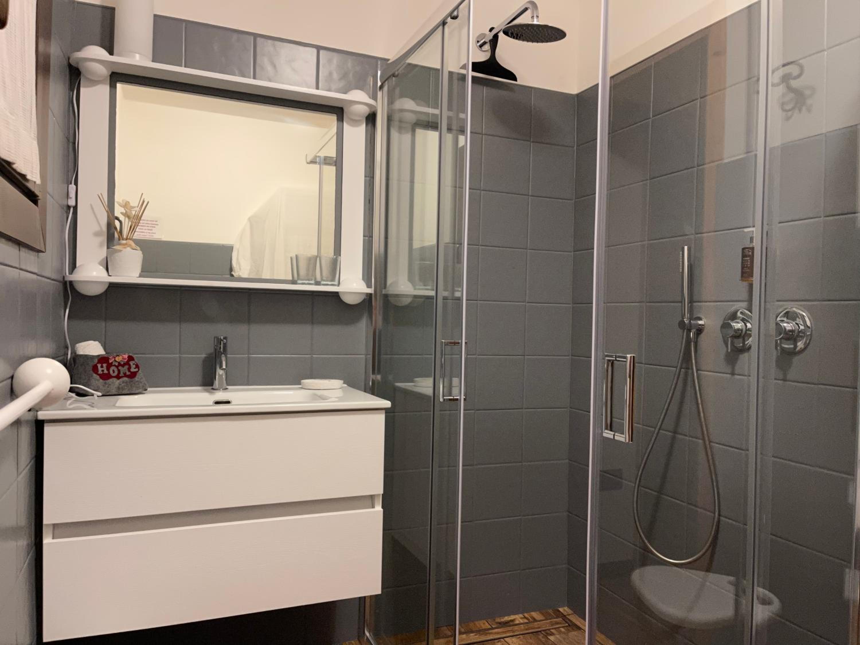 Quadruple Room with Private Bathroom photo 2