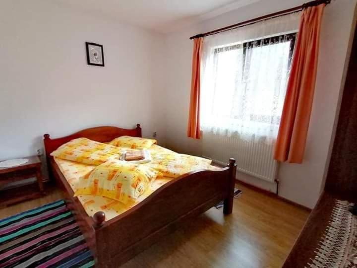 Apartment With Shared Bathroom