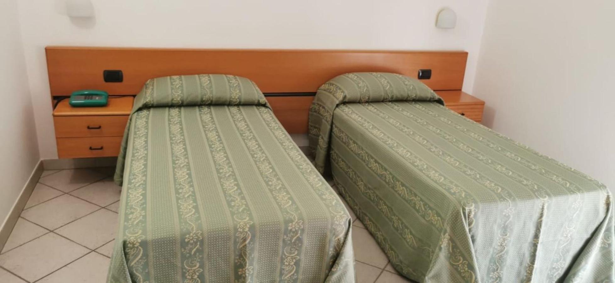 Twin Room with Private Bathroom - Photo 1