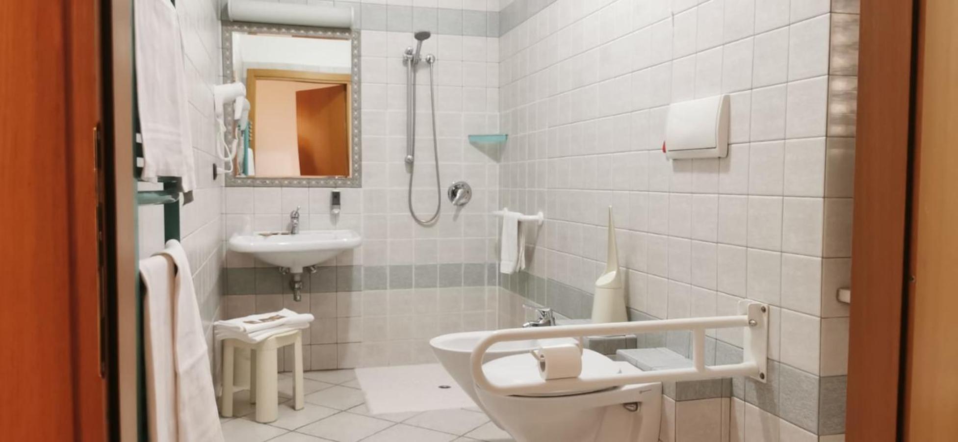 Triple Room - Disability Access - Photo 3