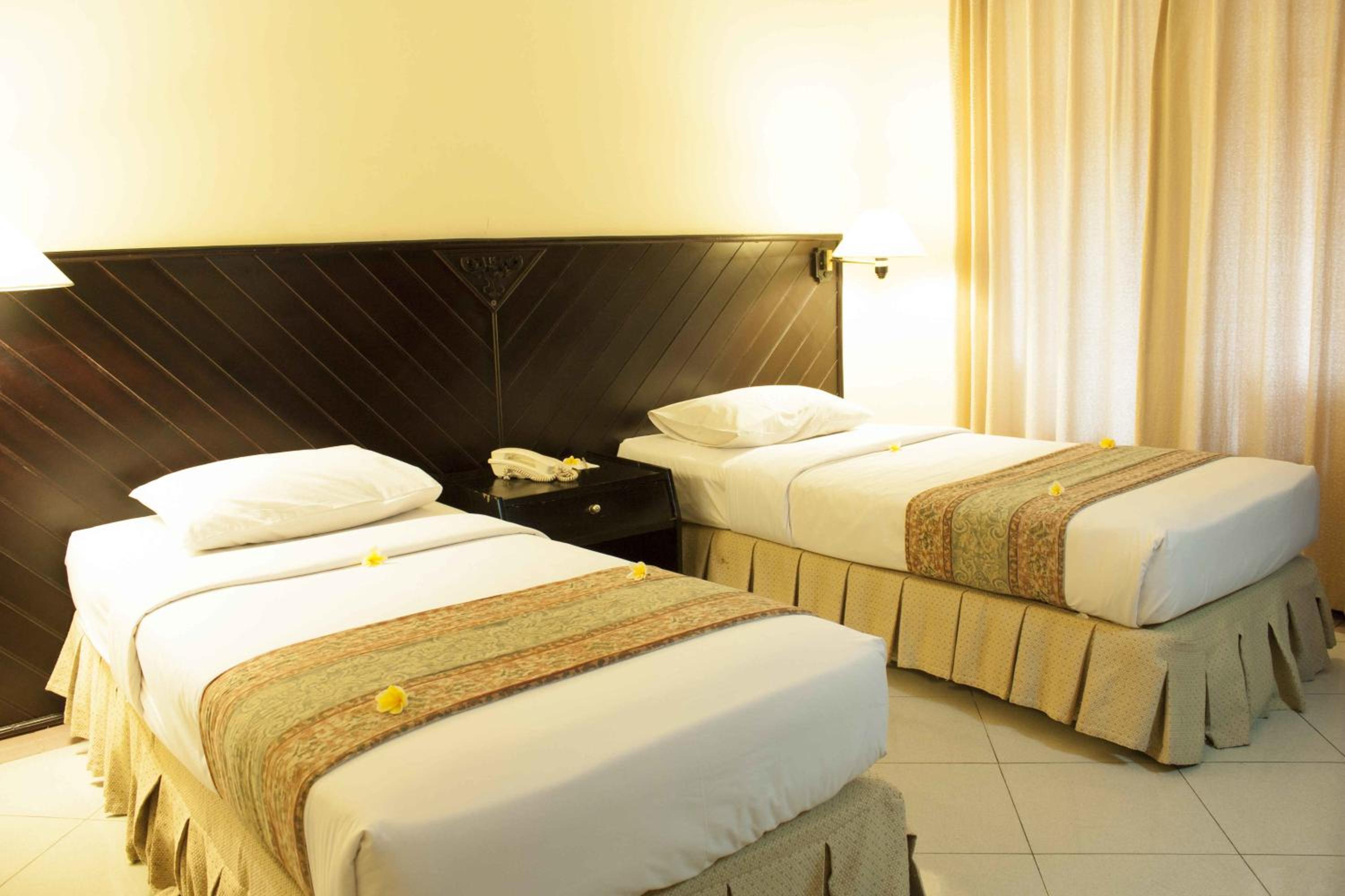 Deluxe Double or Twin Room with Pool View - Photo 2
