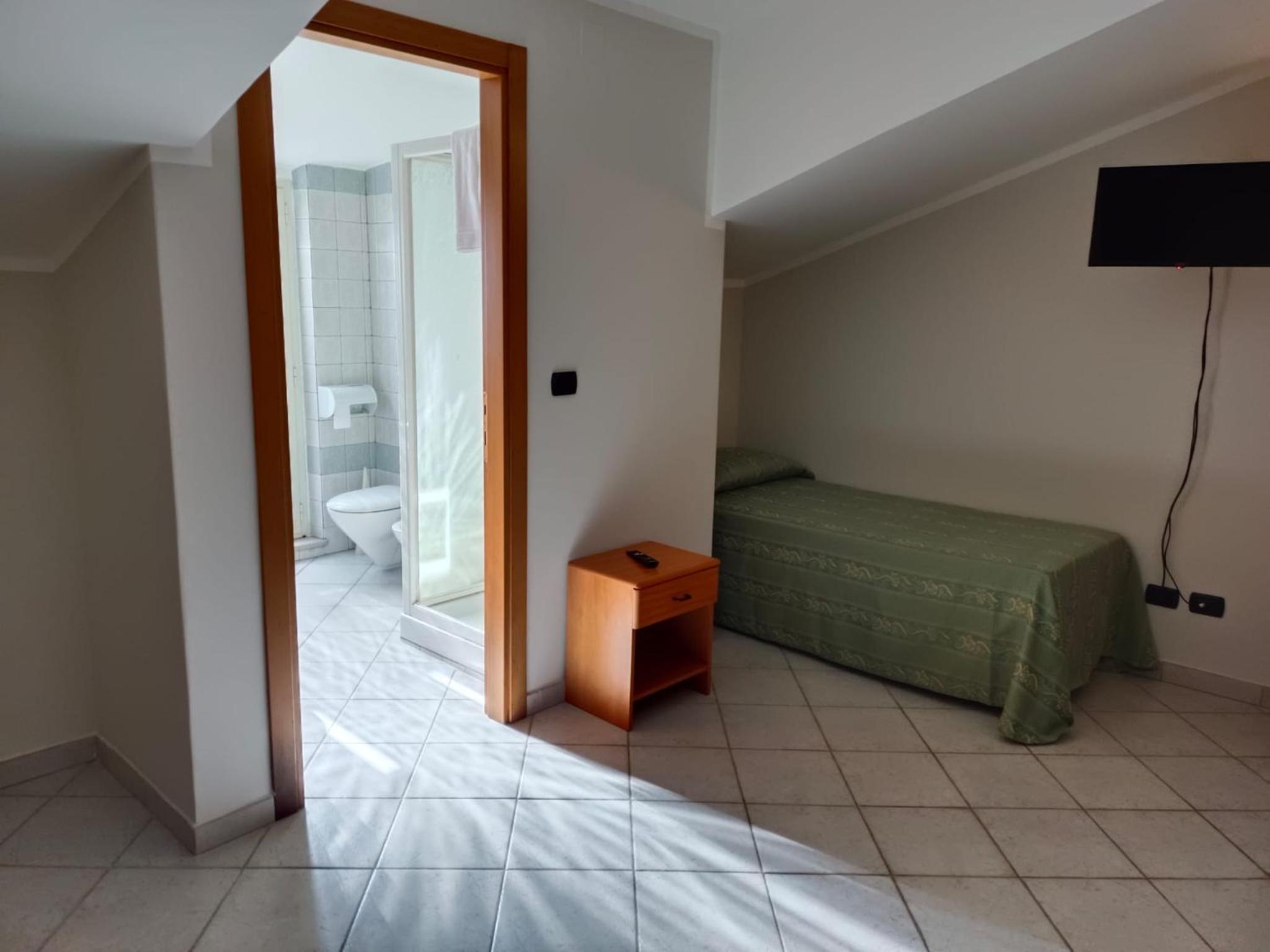 Family Room with Private Bathroom - Photo 4