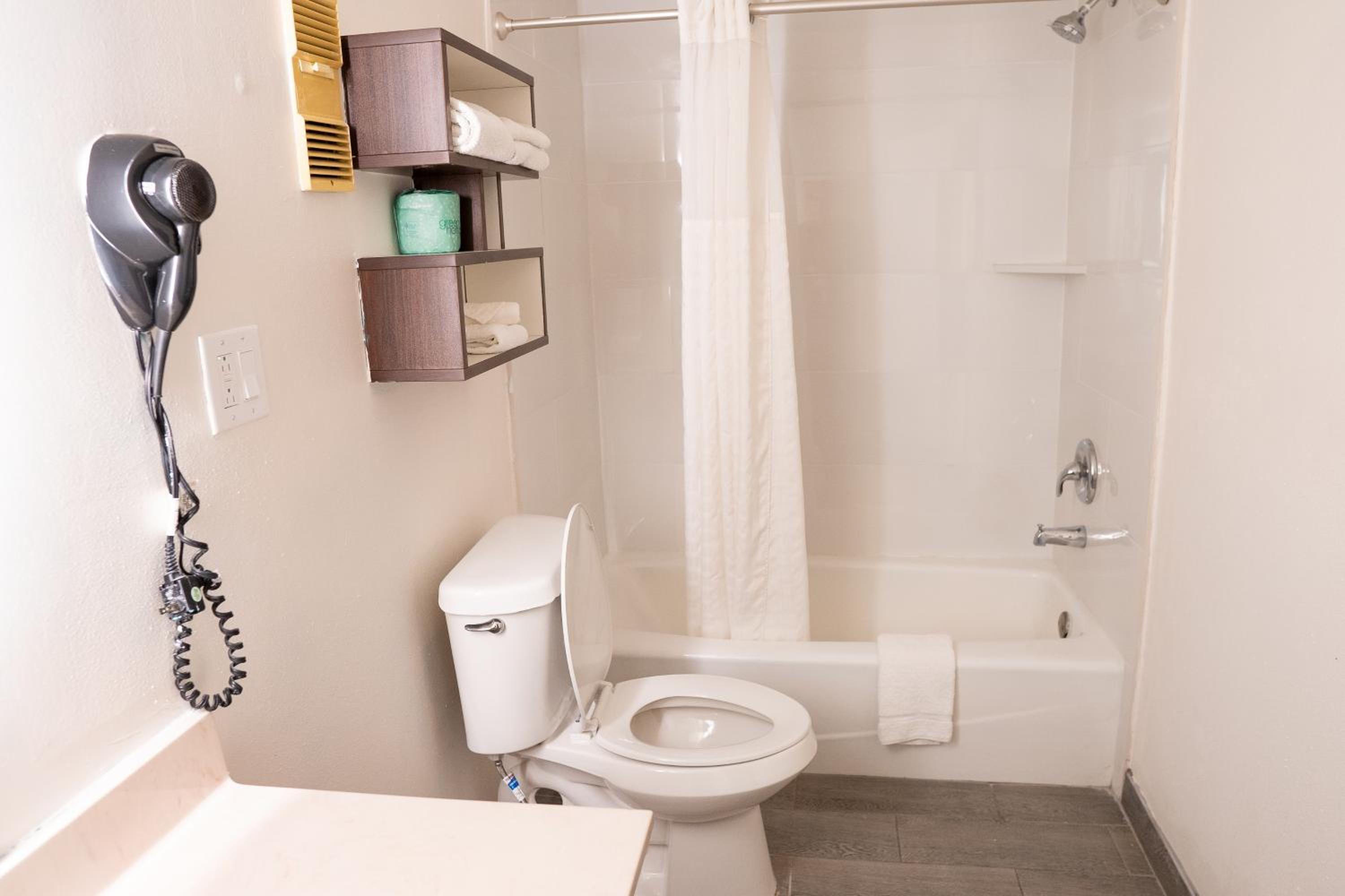 Double Room with Two Double Beds - Non-Smoking - Photo 4