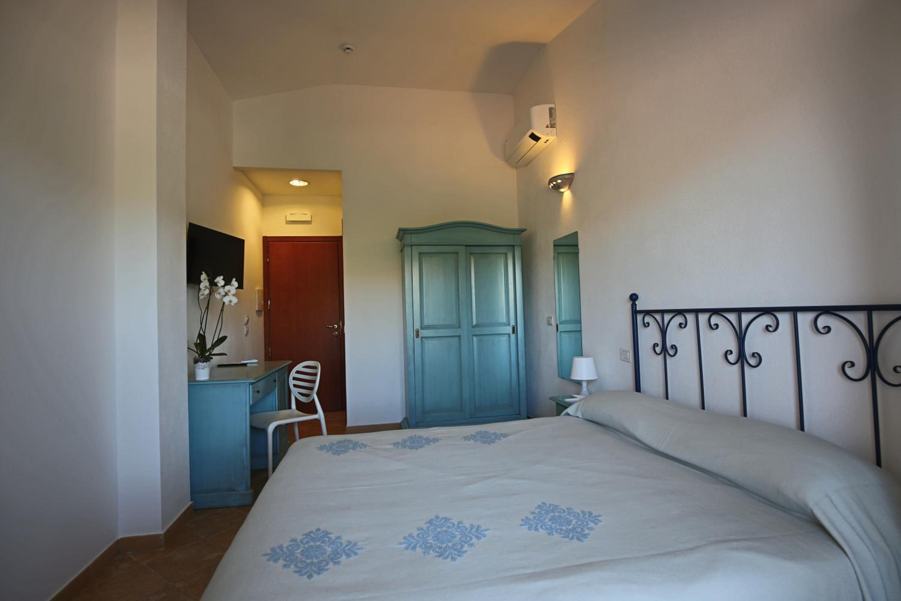 Standard Double Room - Photo 3