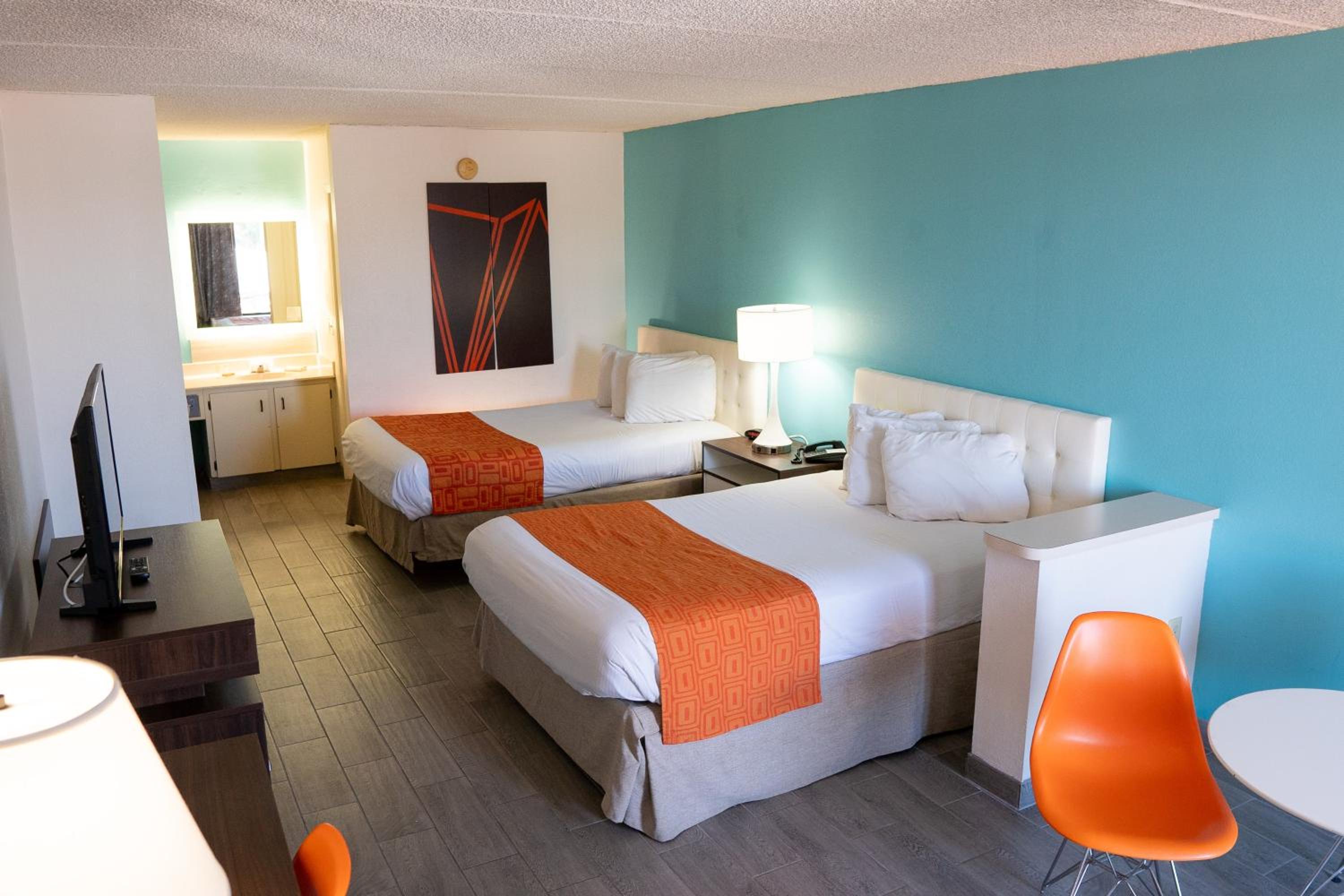 Double Room with Two Double Beds - Non-Smoking - Photo 2