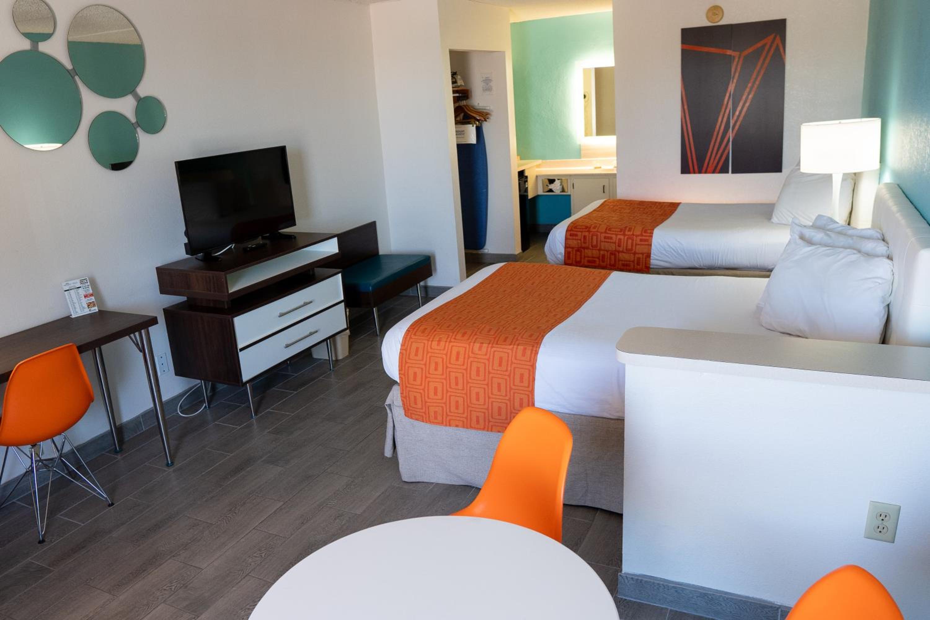 Double Room with Two Double Beds - Non-Smoking - Photo 3