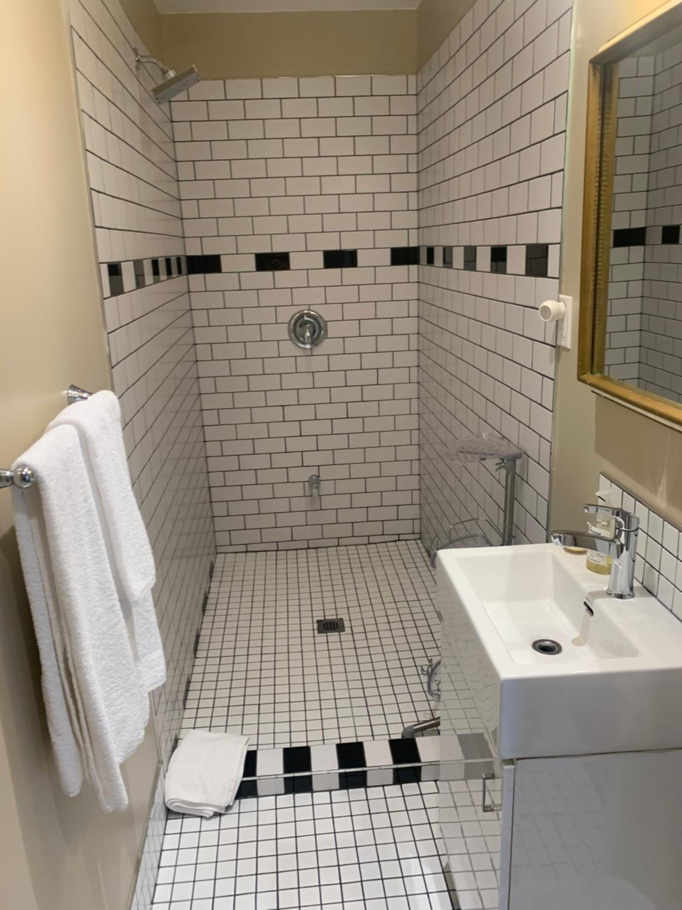 Deluxe Double Room with Shower photo 3