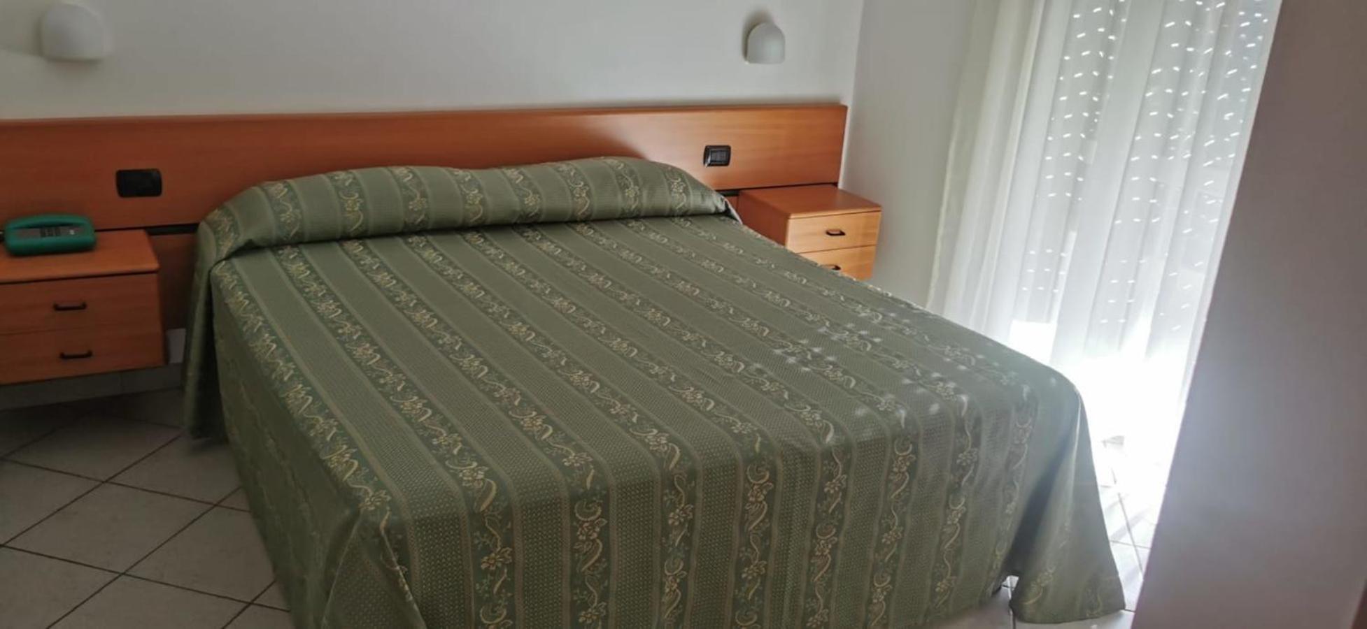 Double Room with Private Bathroom - Photo 3