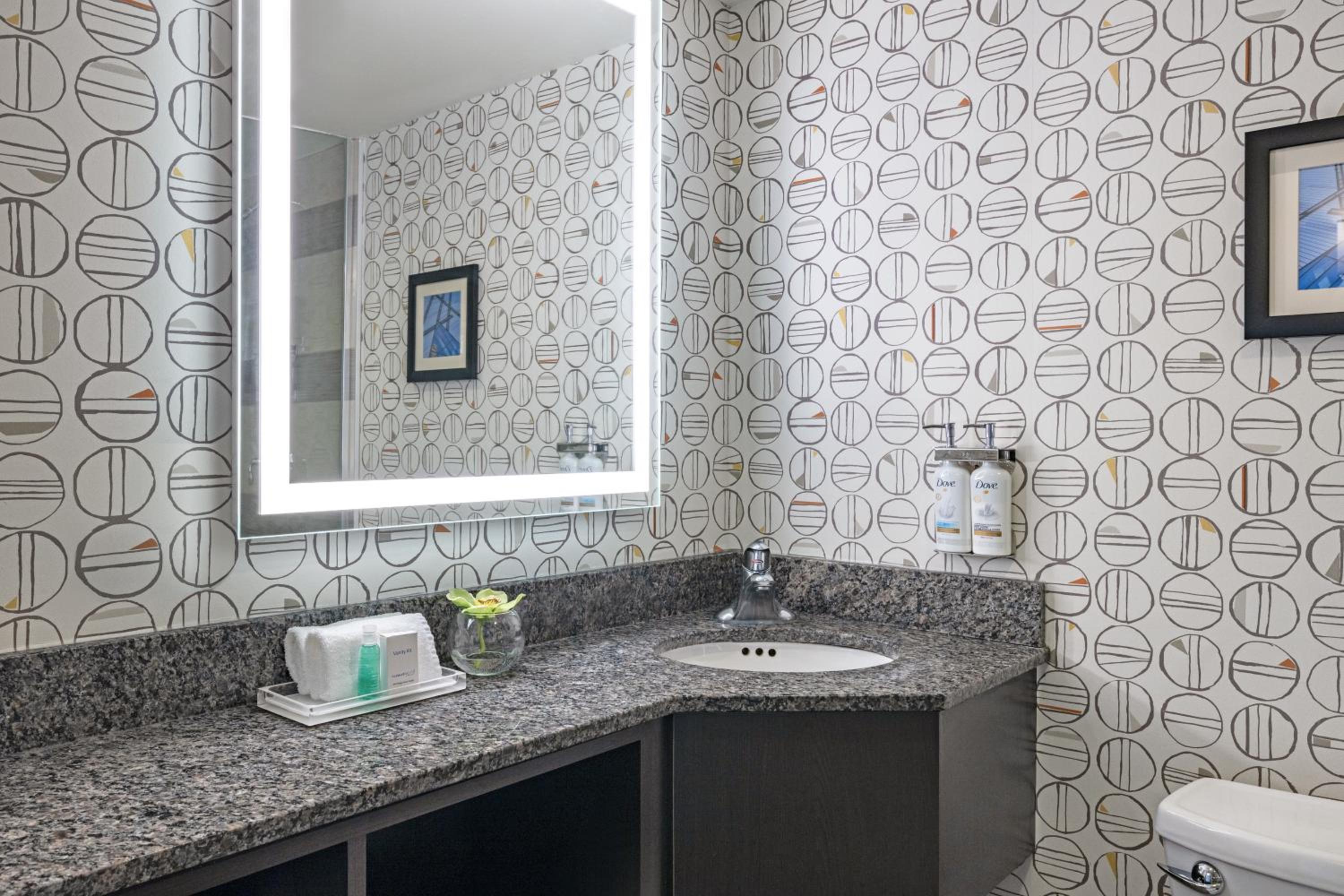 Standard Queen Room with Mobility Accessible Roll-In Shower thumbnail 5