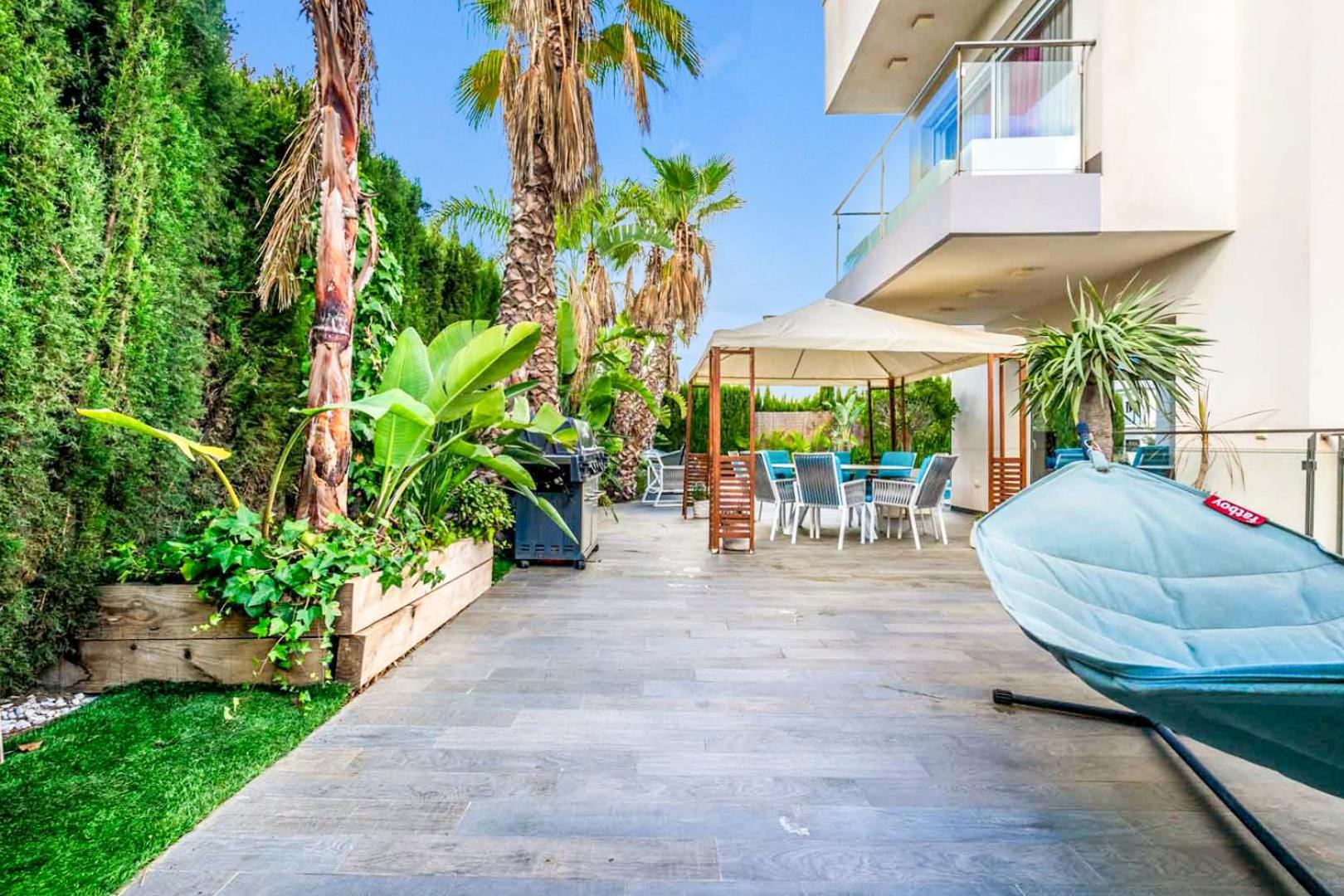 Villa photo 2