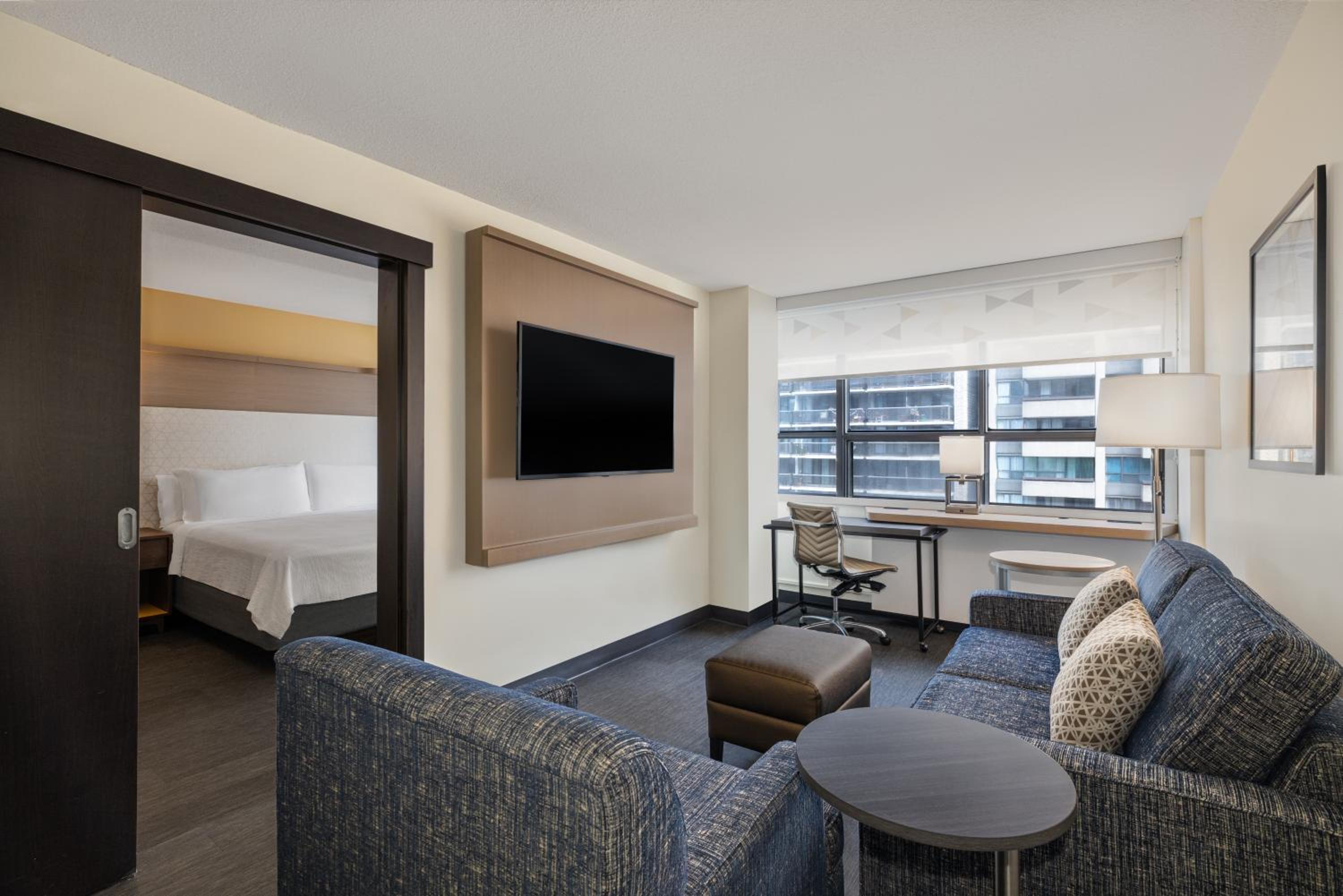King Suite with City View - Photo 7