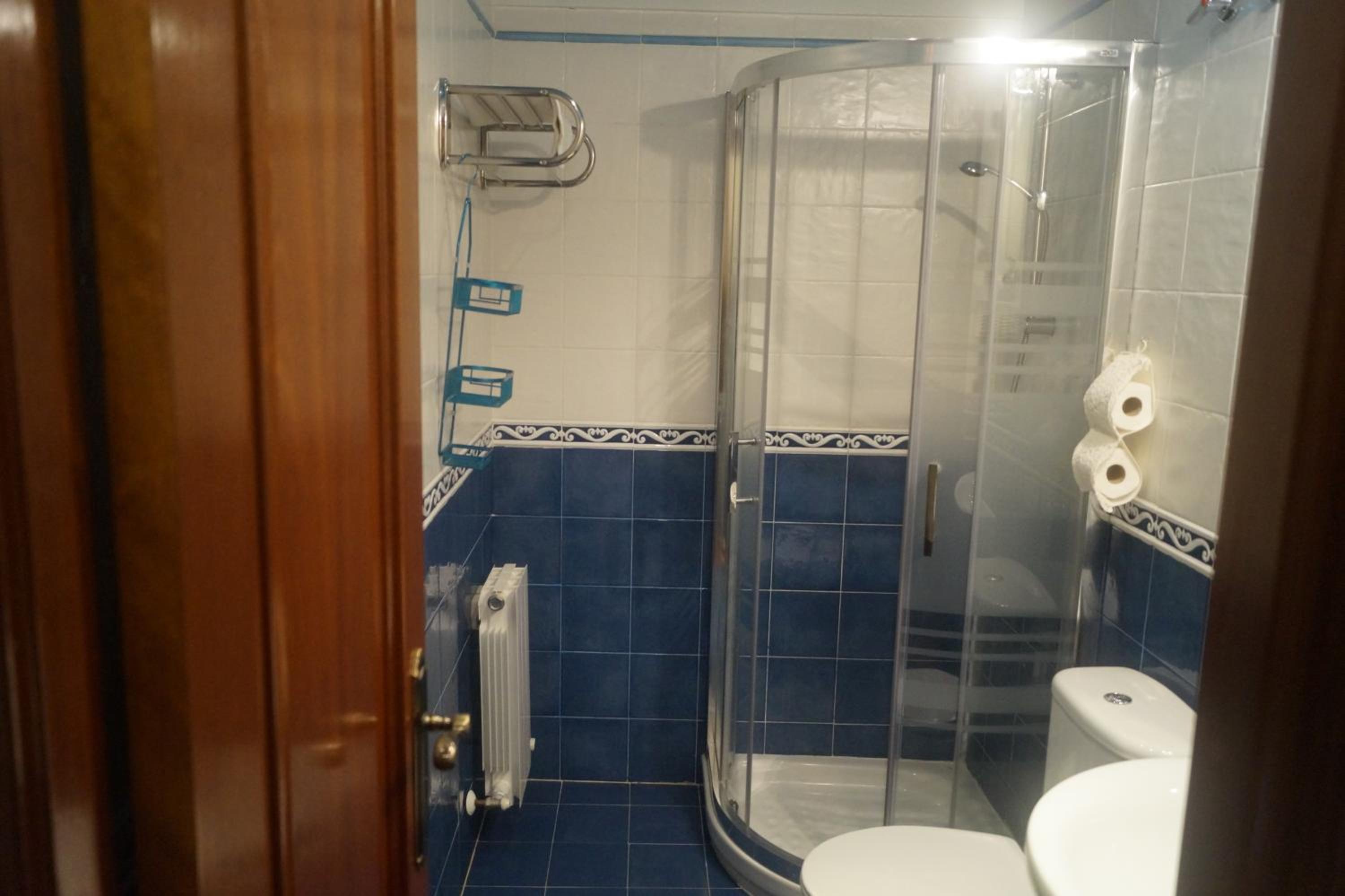 Five-Bedroom House photo 2