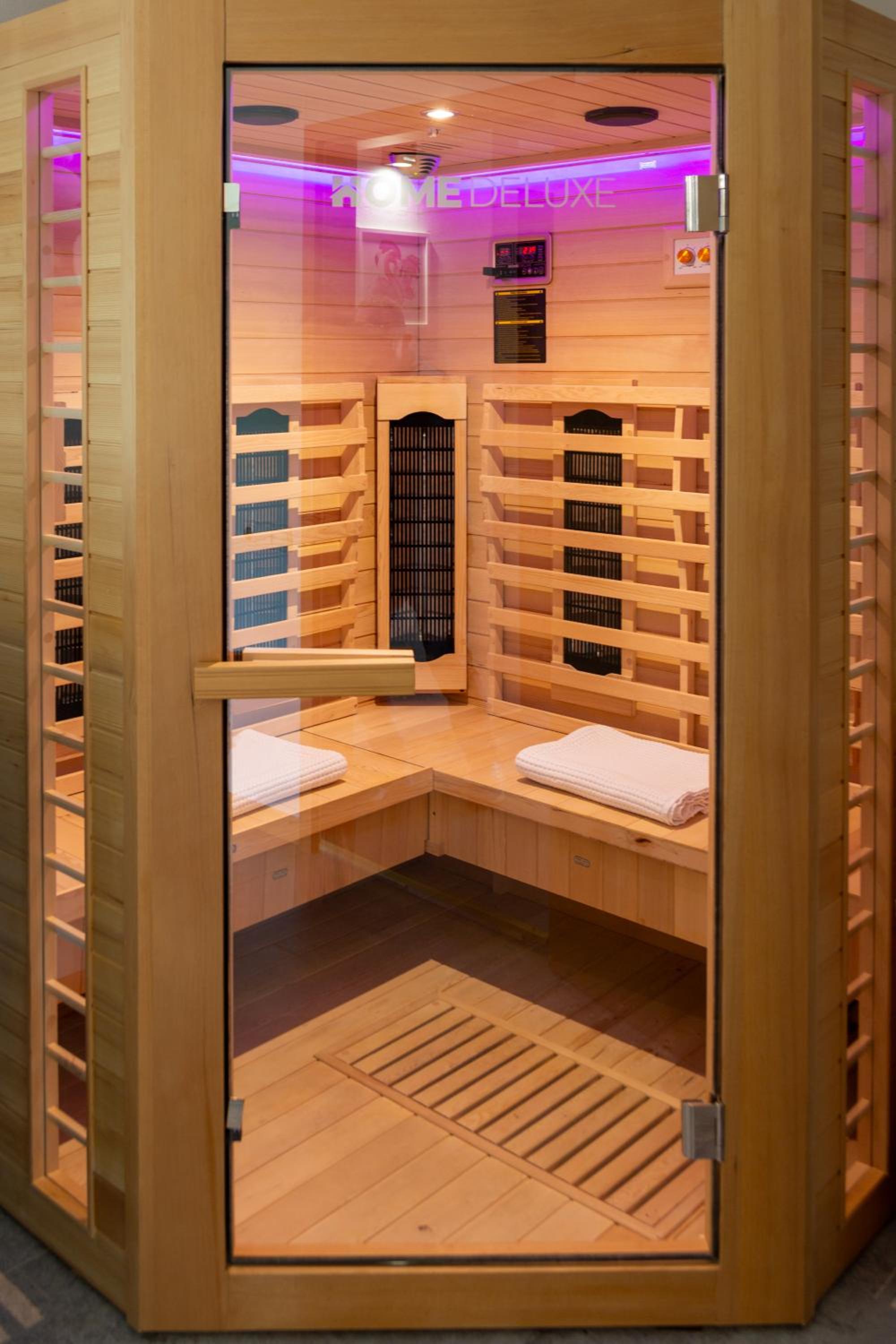 Suite with Hot Tub - Photo 12